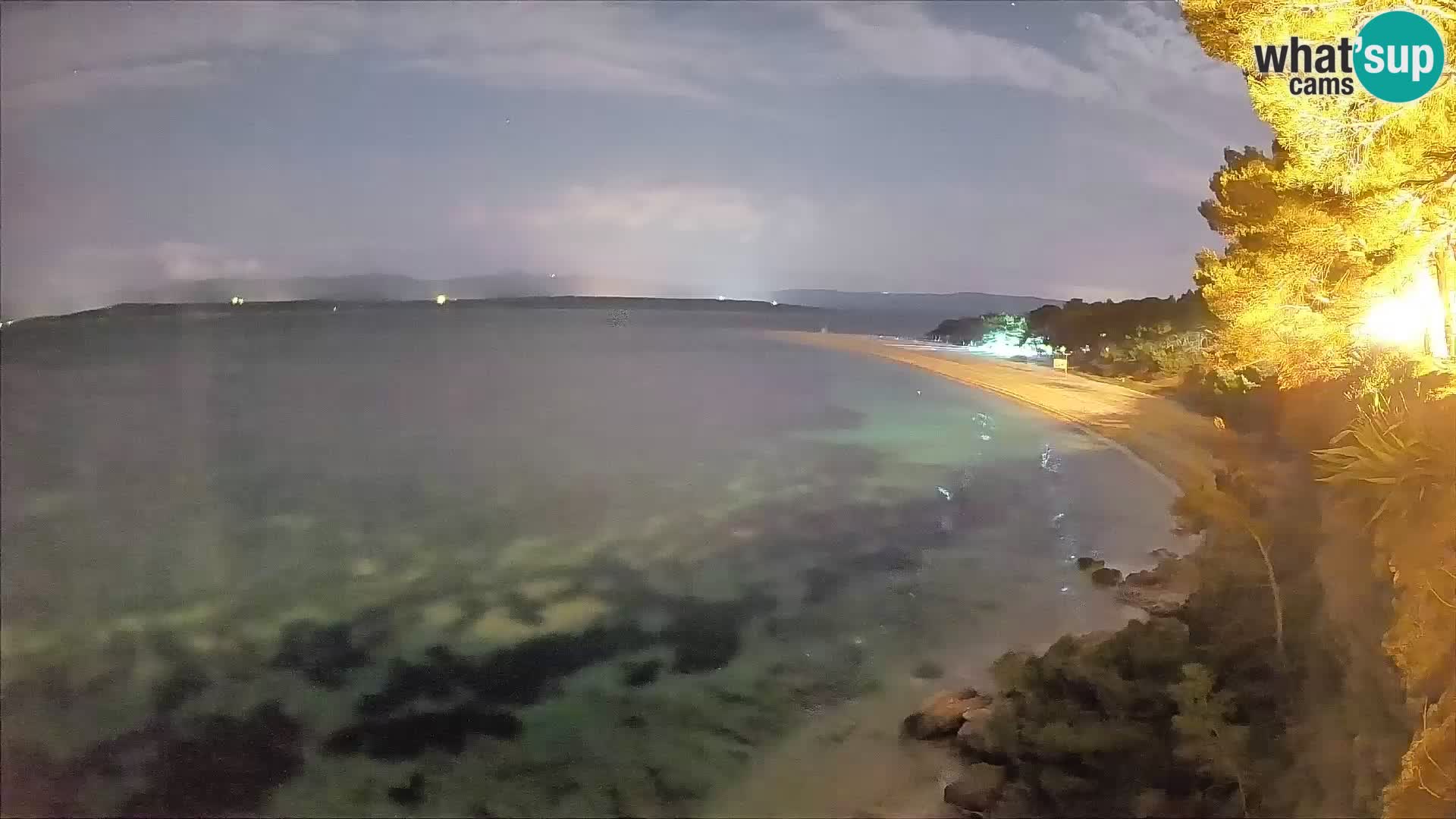 Web kamera Bol Zlatni Rat – Pogled uživo s otoka Brača