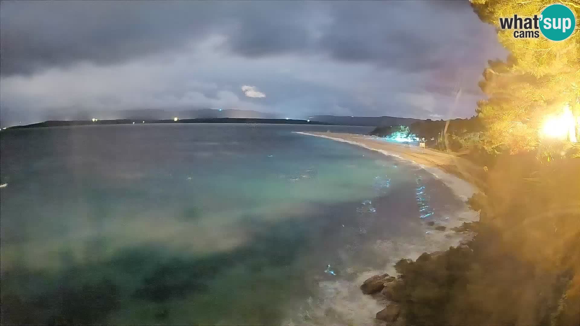 Spletna kamera Bol Zlatni Rat – Pogled v živo z otoka Brač