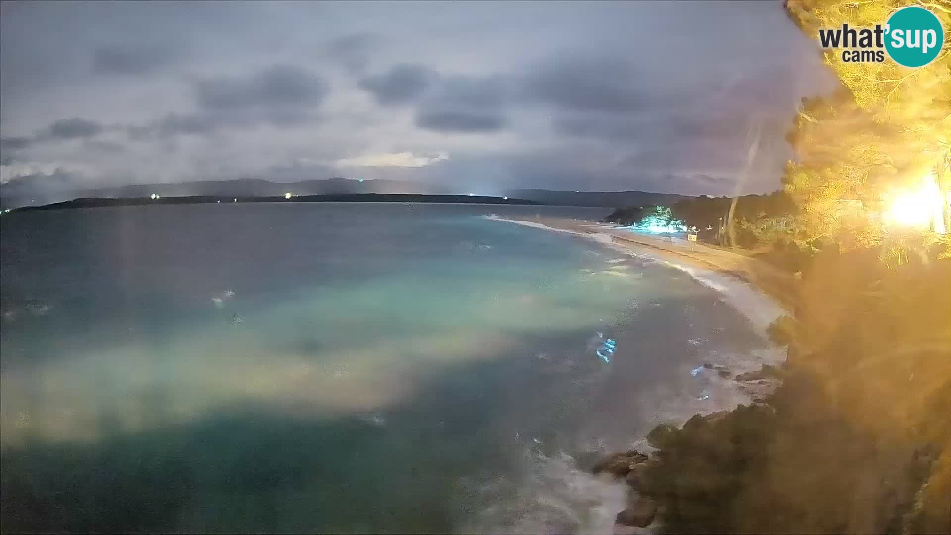 Web kamera Bol Zlatni Rat – Pogled uživo s otoka Brača