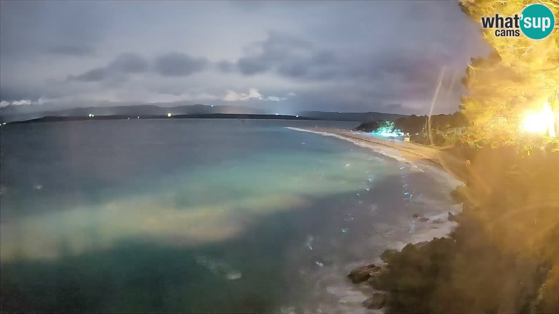 Spletna kamera Bol Zlatni Rat – Pogled v živo z otoka Brač