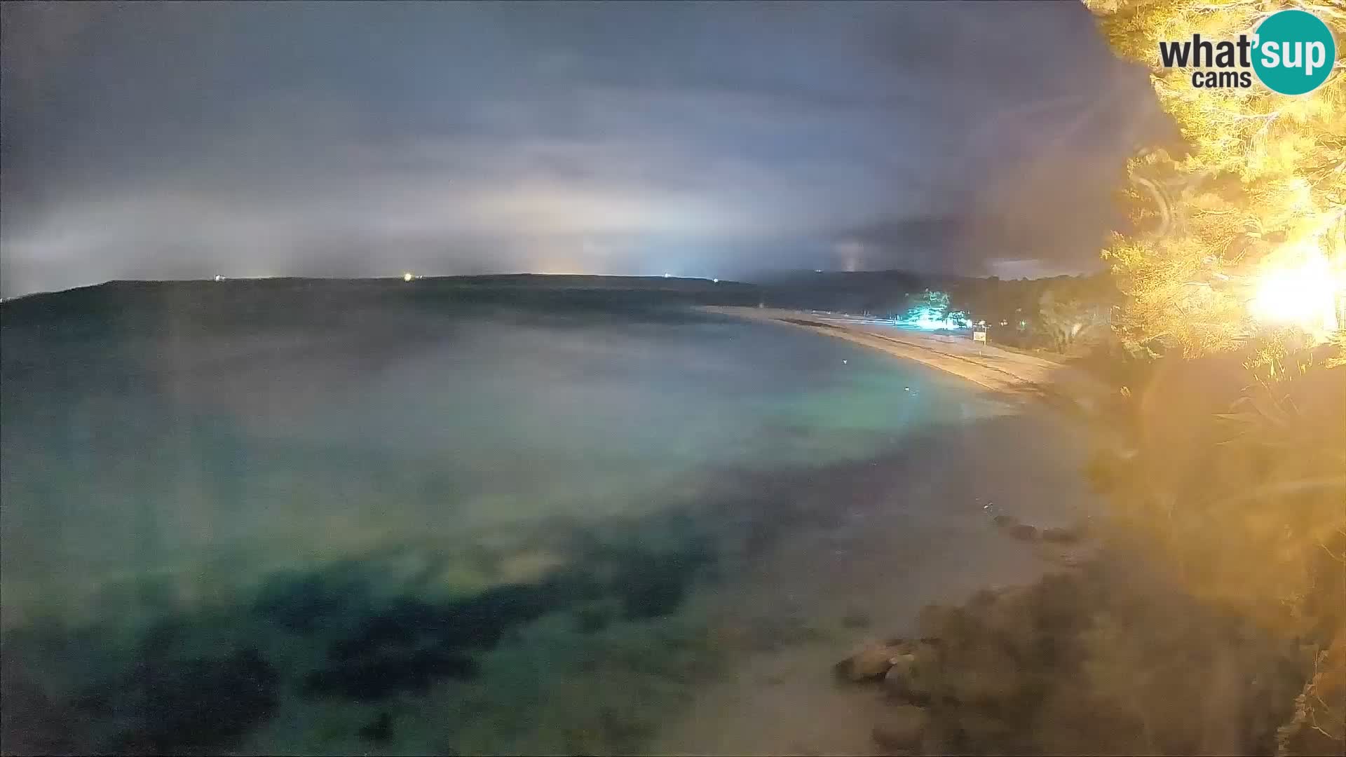 Web kamera Bol Zlatni Rat – Pogled uživo s otoka Brača