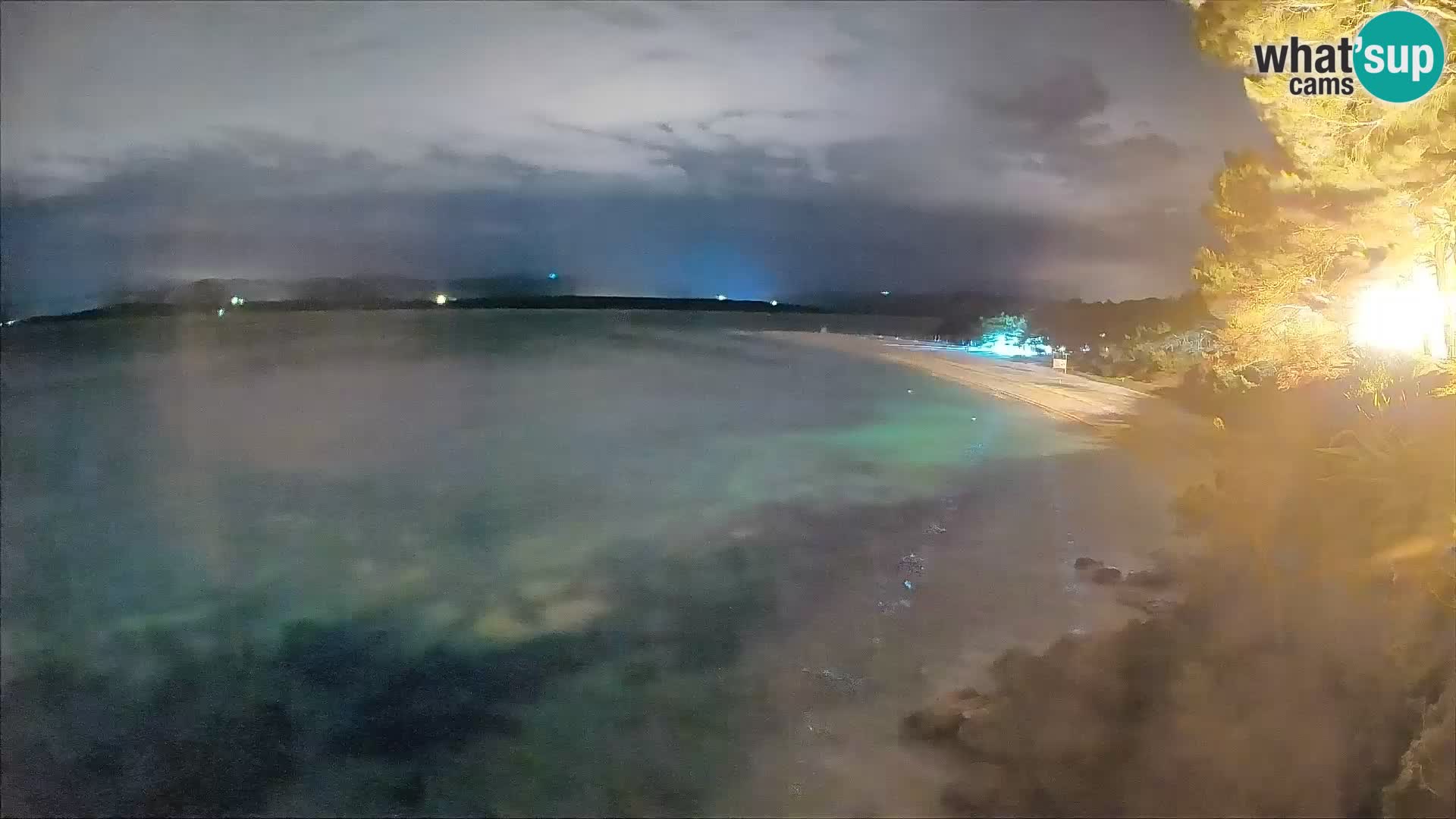 Web kamera Bol Zlatni Rat – Pogled uživo s otoka Brača