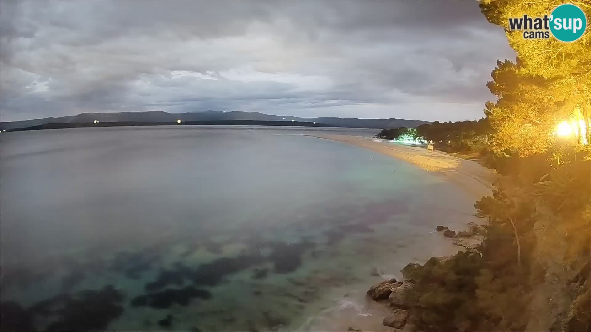 Web kamera Bol Zlatni Rat – Pogled uživo s otoka Brača