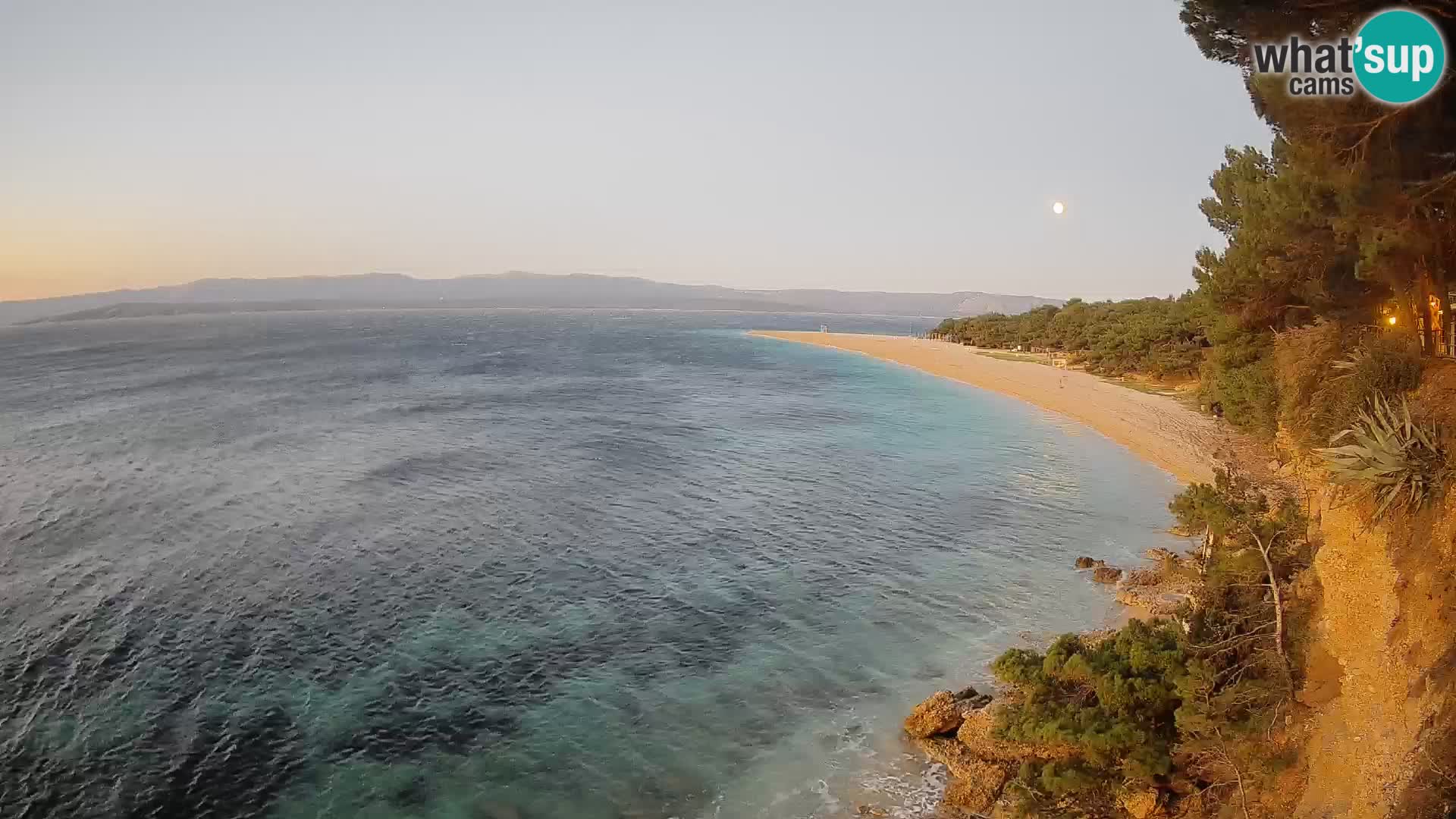 Web kamera Bol Zlatni Rat – Pogled uživo s otoka Brača