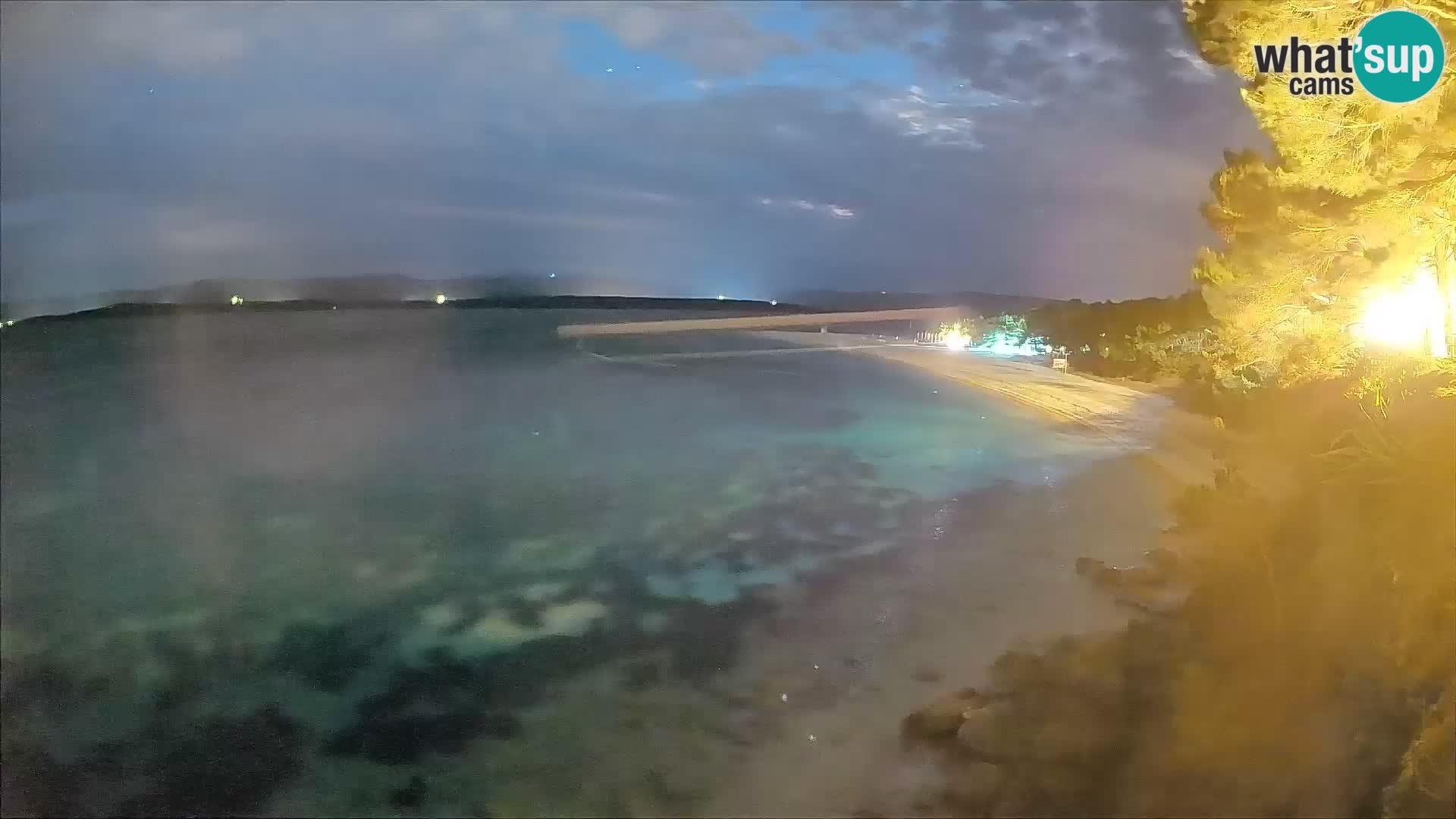 Spletna kamera Bol Zlatni Rat – Pogled v živo z otoka Brač