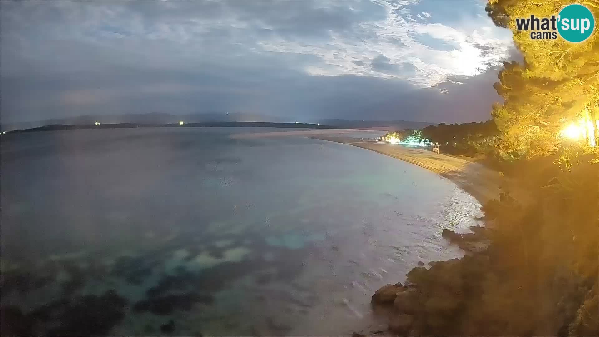 Spletna kamera Bol Zlatni Rat – Pogled v živo z otoka Brač