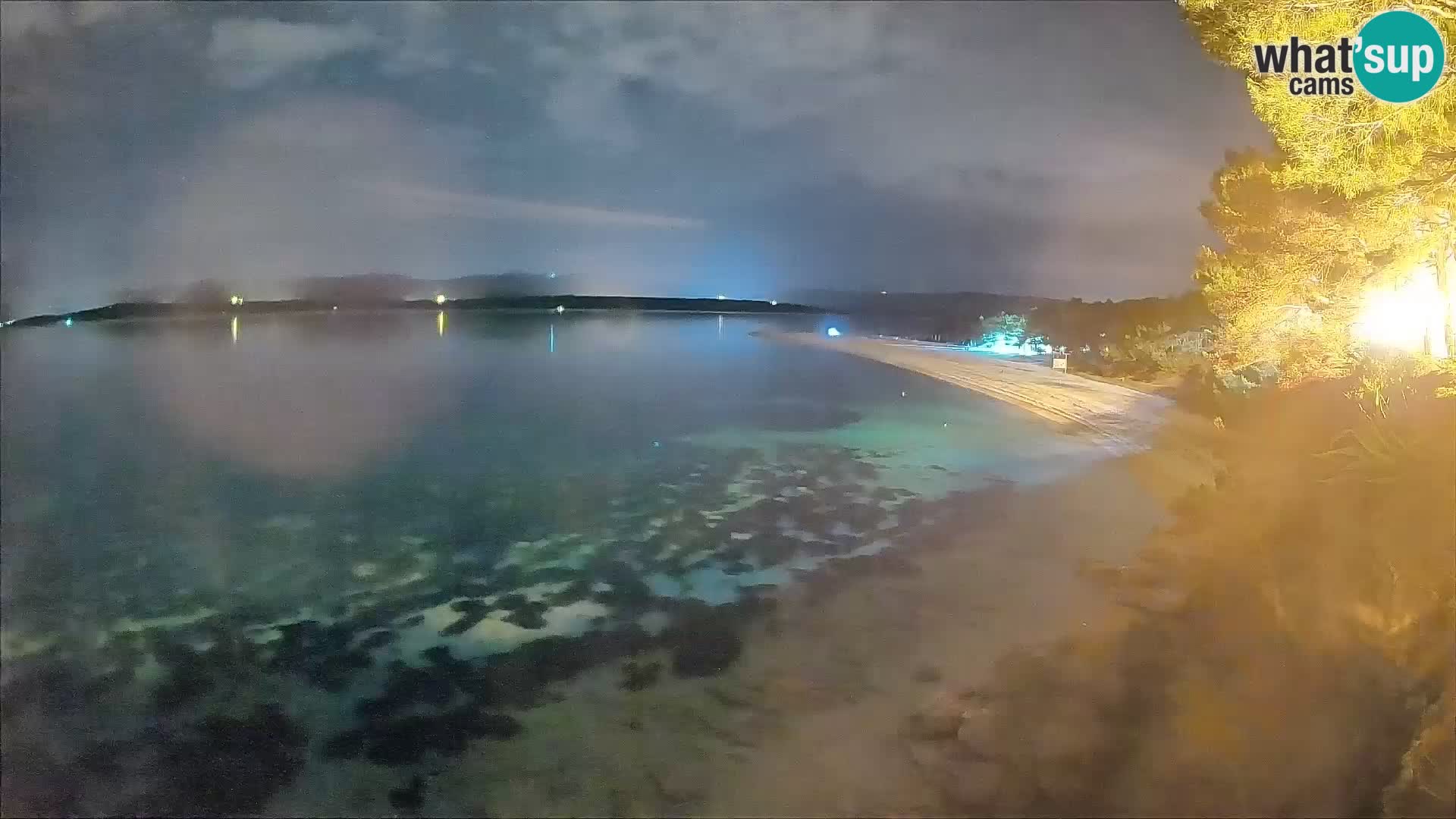 Spletna kamera Bol Zlatni Rat – Pogled v živo z otoka Brač
