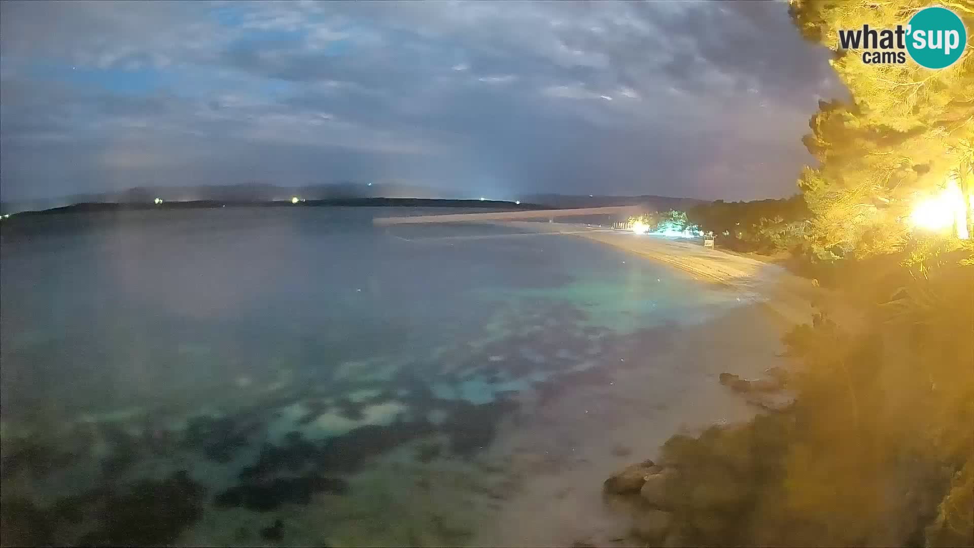 Spletna kamera Bol Zlatni Rat – Pogled v živo z otoka Brač