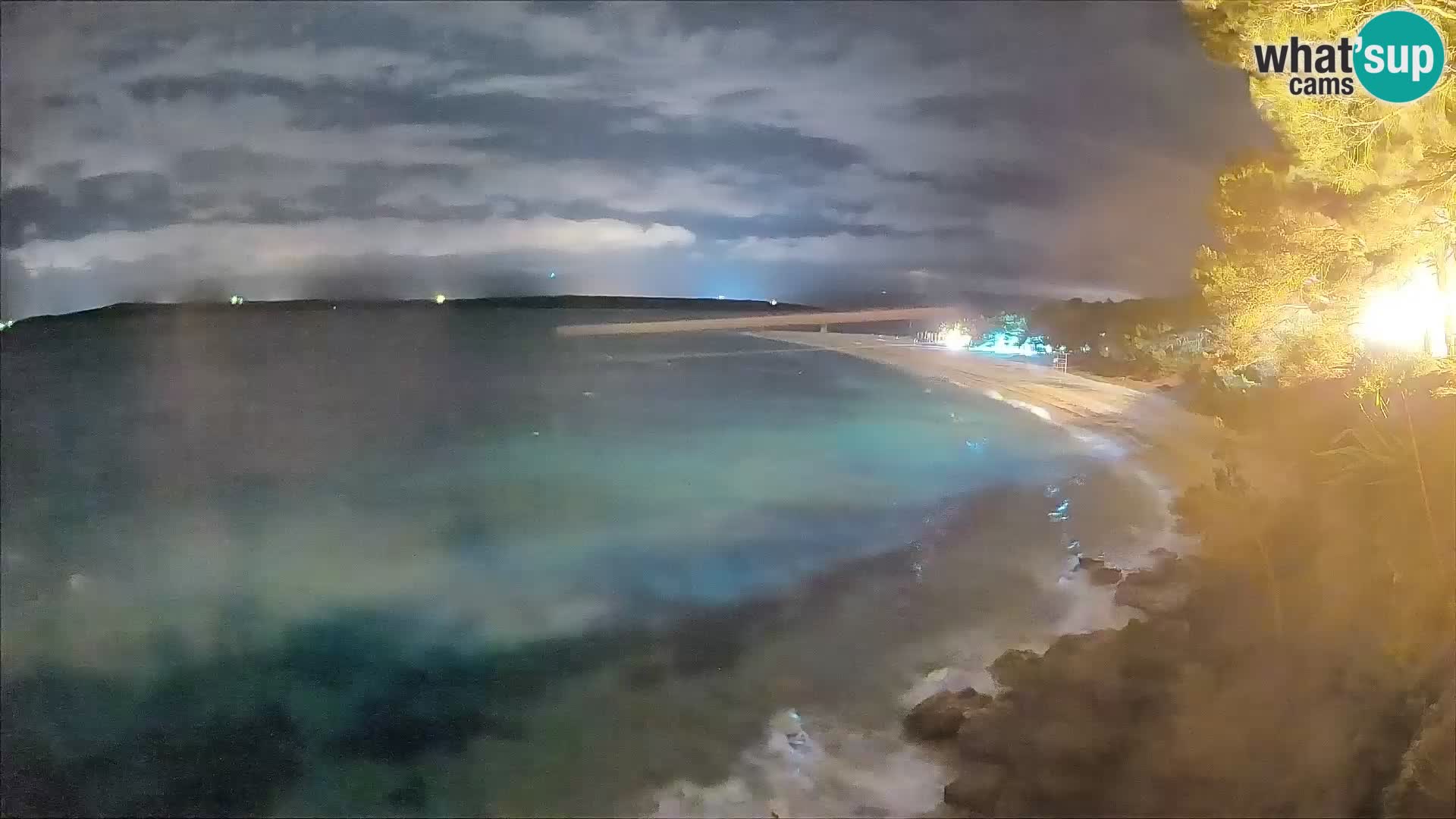 Web kamera Bol Zlatni Rat – Pogled uživo s otoka Brača