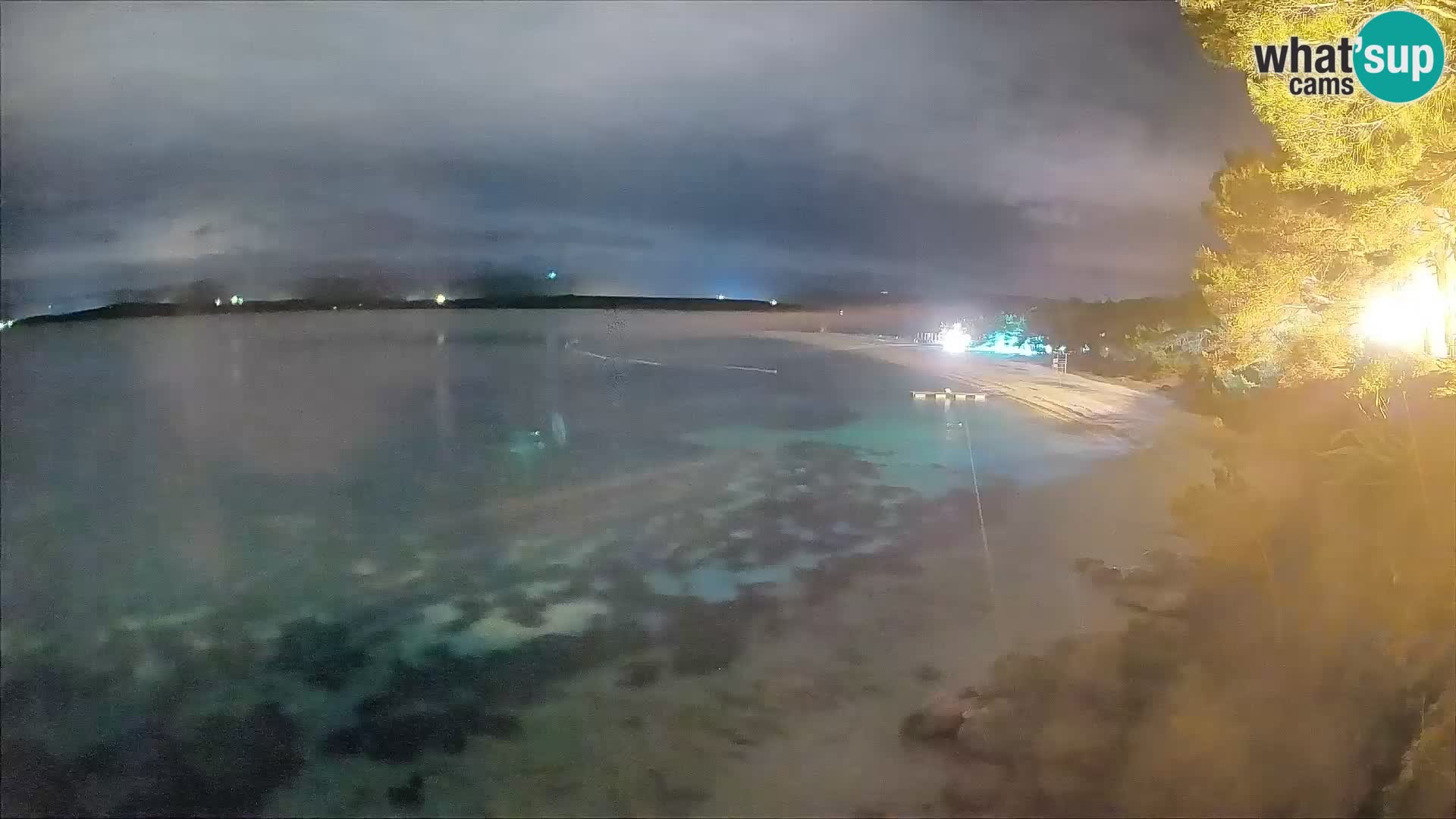 Web kamera Bol Zlatni Rat – Pogled uživo s otoka Brača
