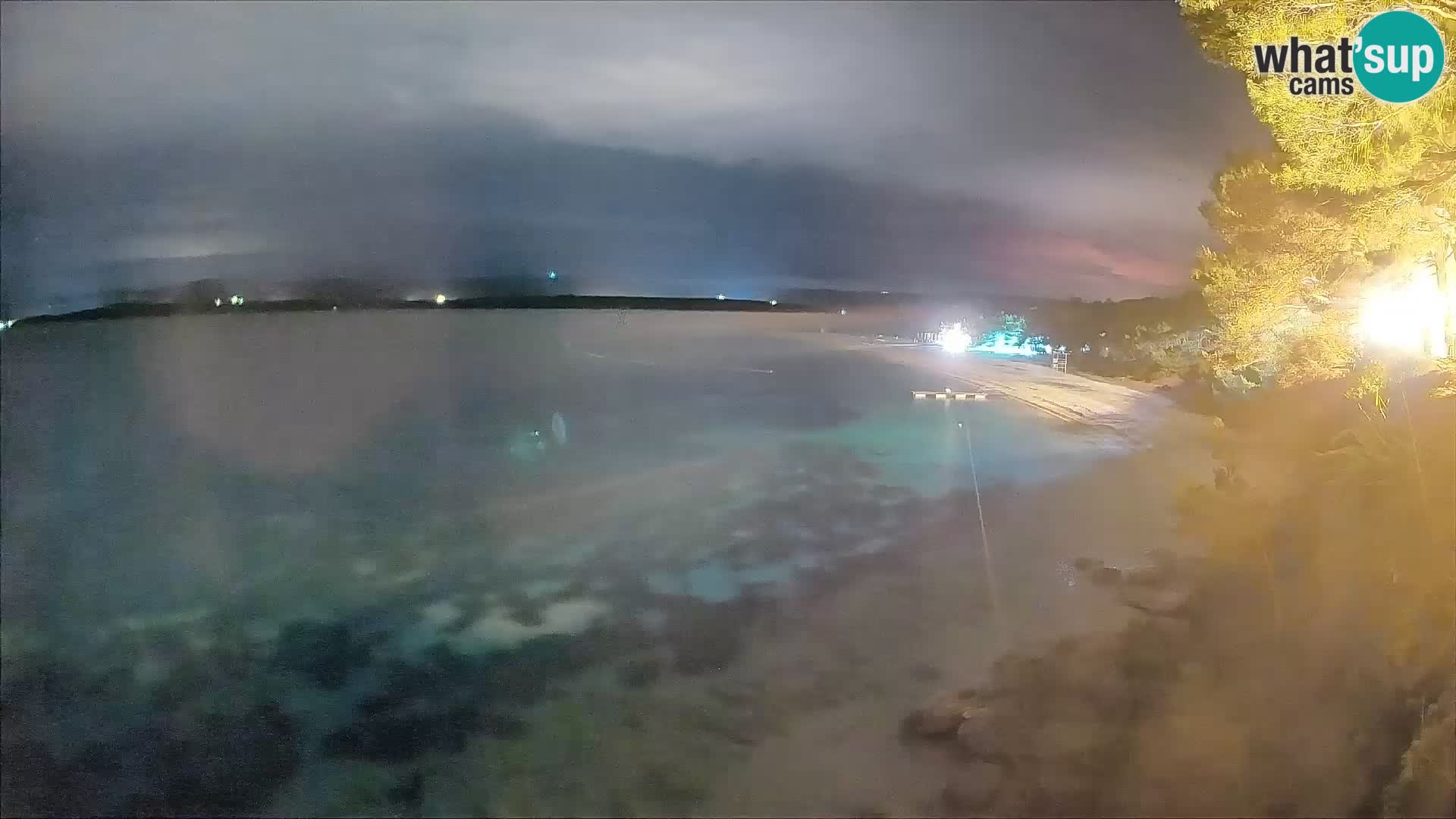 Spletna kamera Bol Zlatni Rat – Pogled v živo z otoka Brač