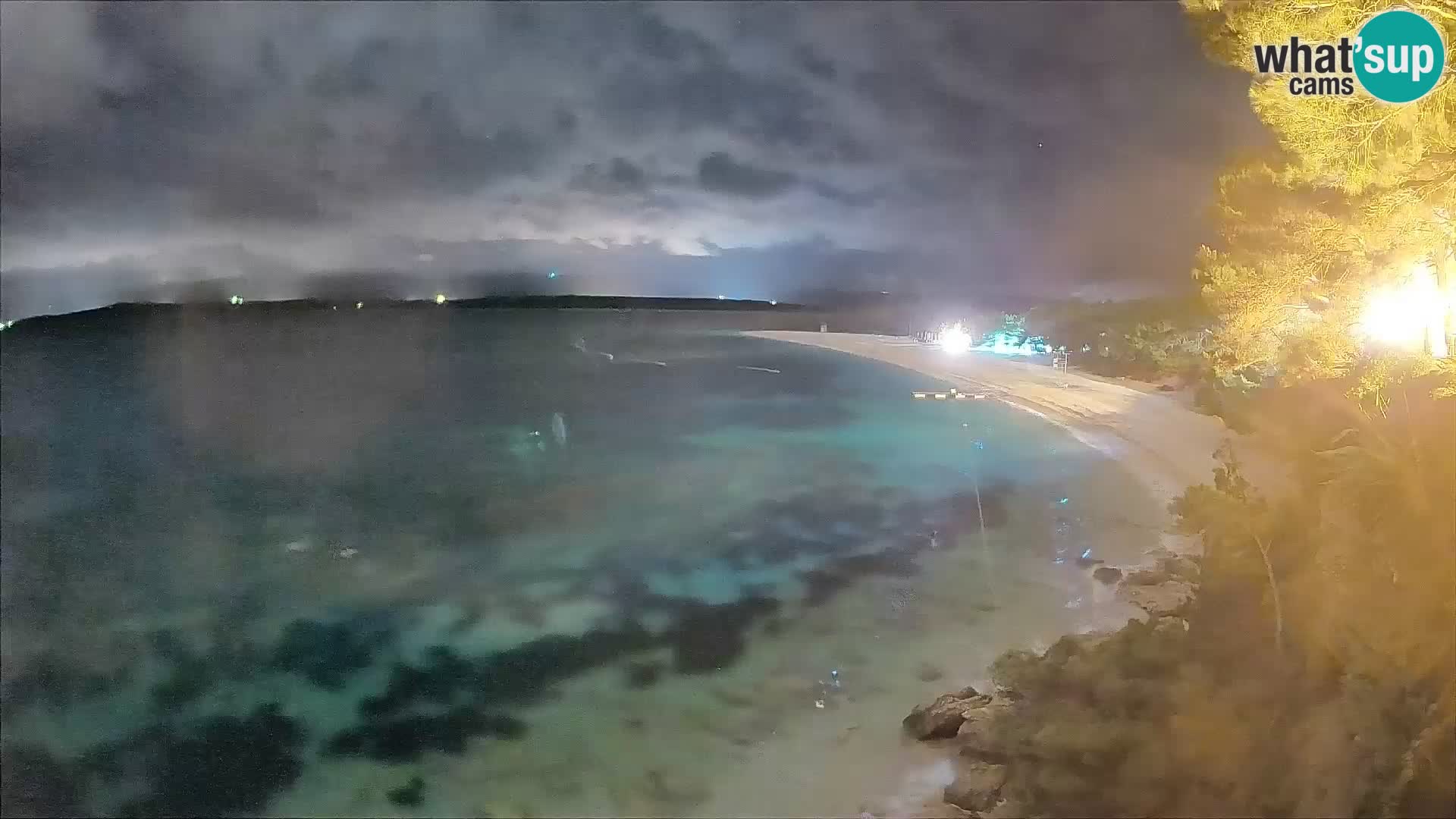 Web kamera Bol Zlatni Rat – Pogled uživo s otoka Brača