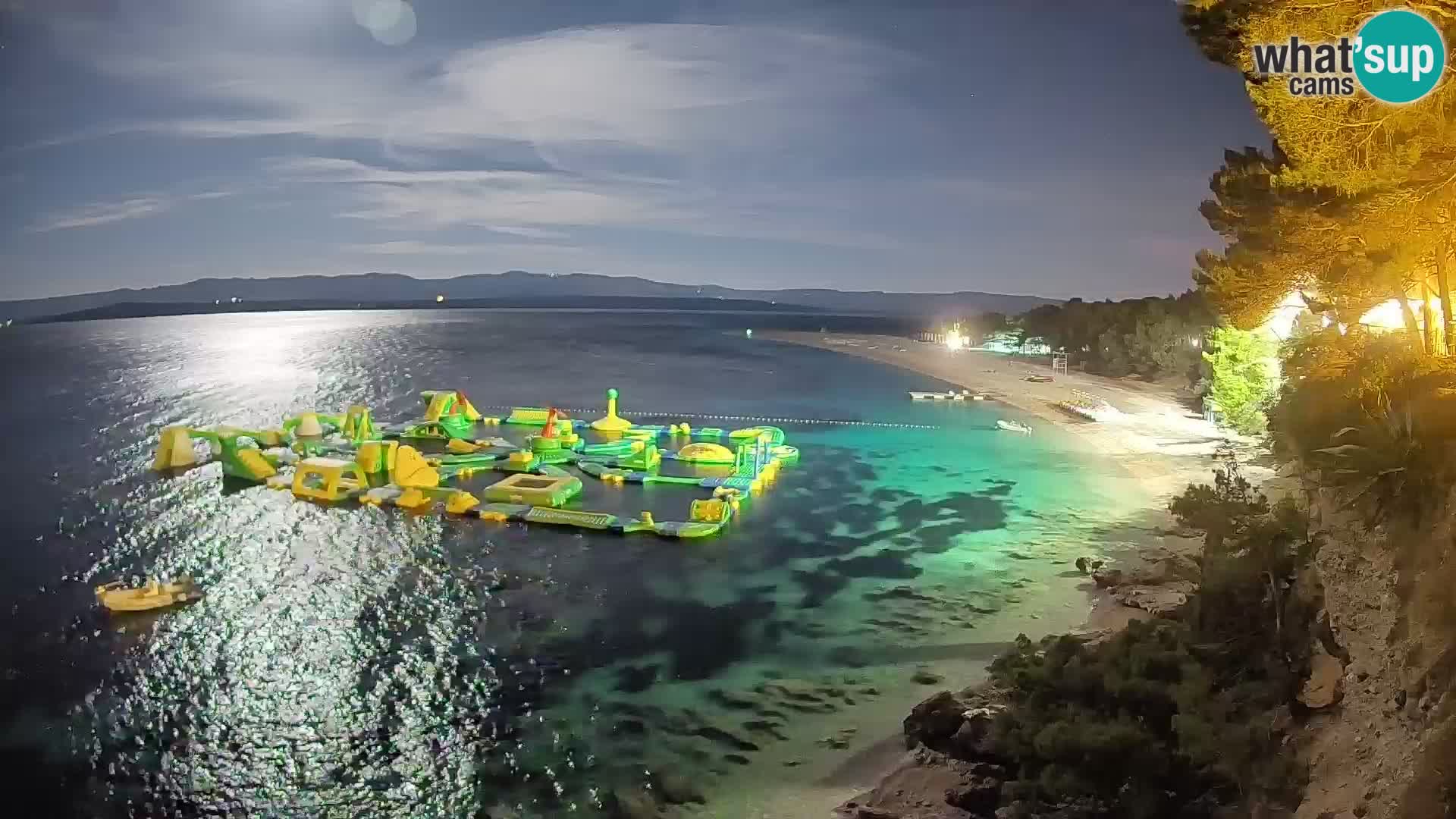 Web kamera Bol Zlatni Rat – Pogled uživo s otoka Brača