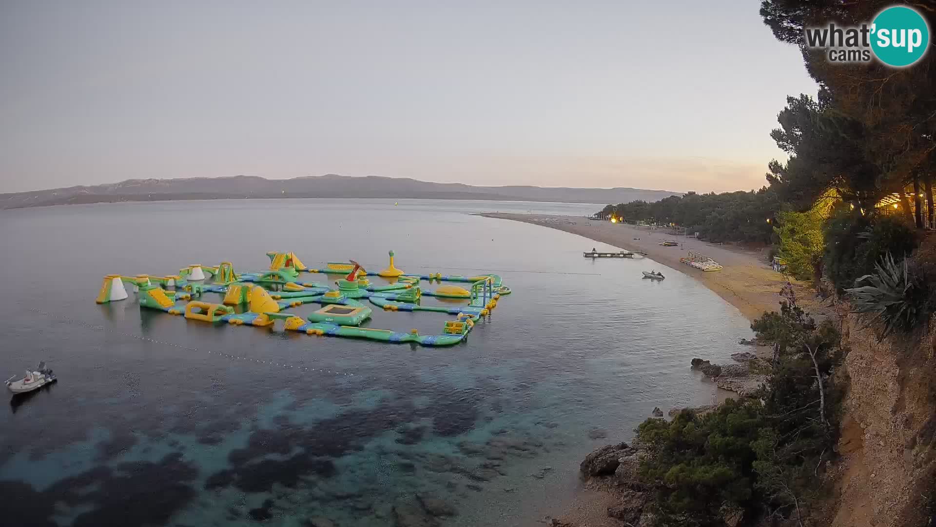 Spletna kamera Bol Zlatni Rat – Pogled v živo z otoka Brač