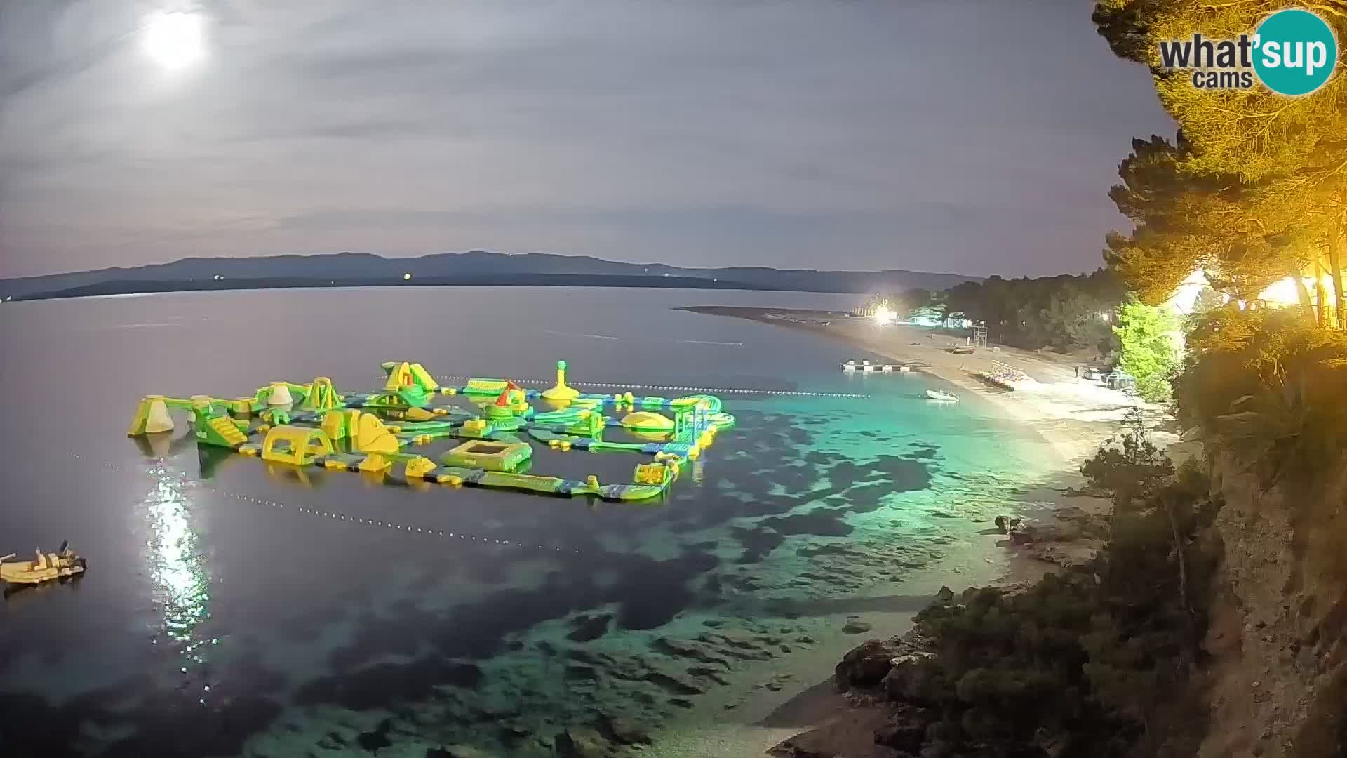 Web kamera Bol Zlatni Rat – Pogled uživo s otoka Brača