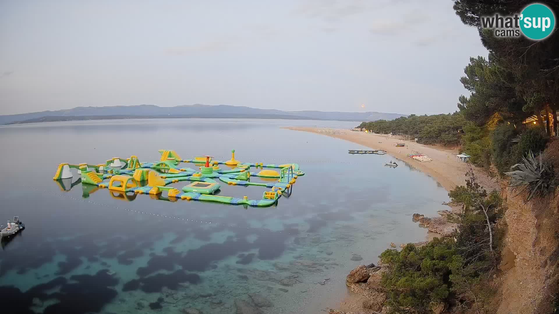Spletna kamera Bol Zlatni Rat – Pogled v živo z otoka Brač