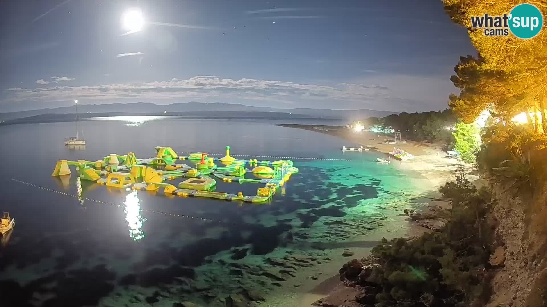 Spletna kamera Bol Zlatni Rat – Pogled v živo z otoka Brač