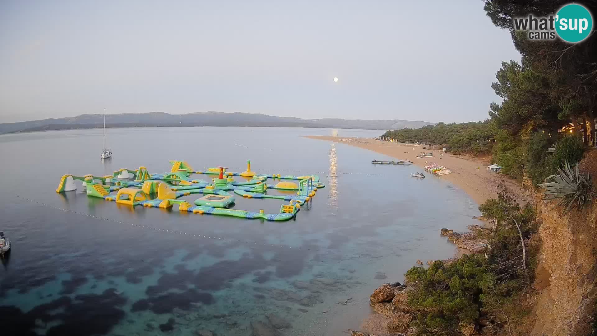 Web kamera Bol Zlatni Rat – Pogled uživo s otoka Brača