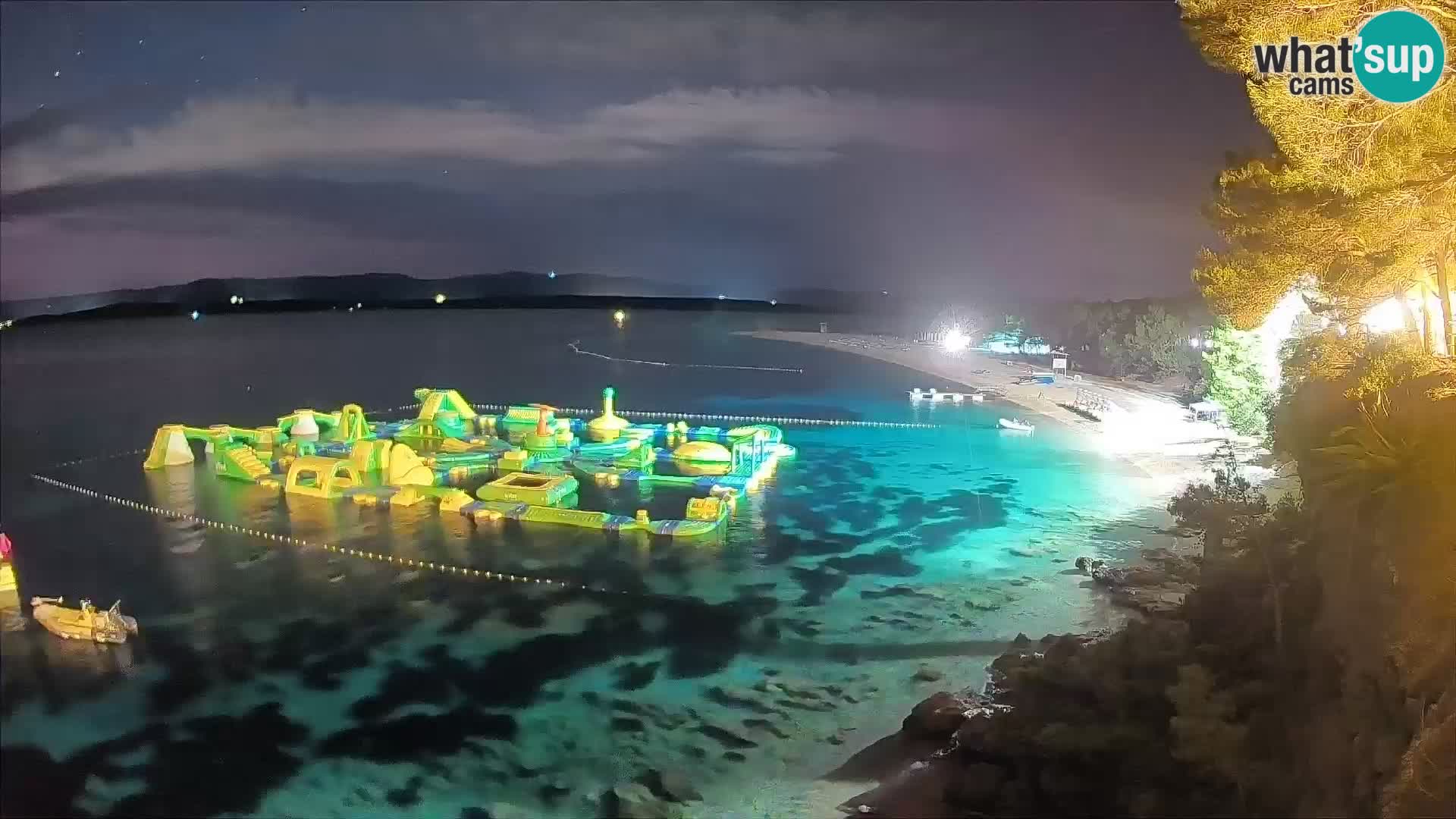 Spletna kamera Bol Zlatni Rat – Pogled v živo z otoka Brač