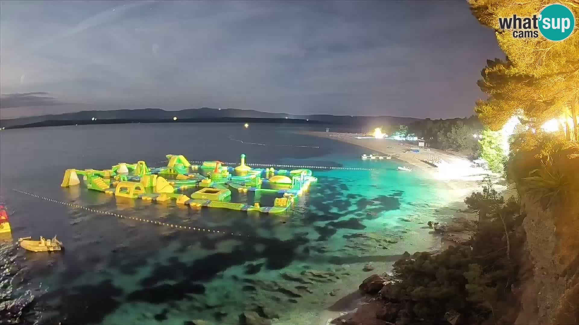 Web kamera Bol Zlatni Rat – Pogled uživo s otoka Brača