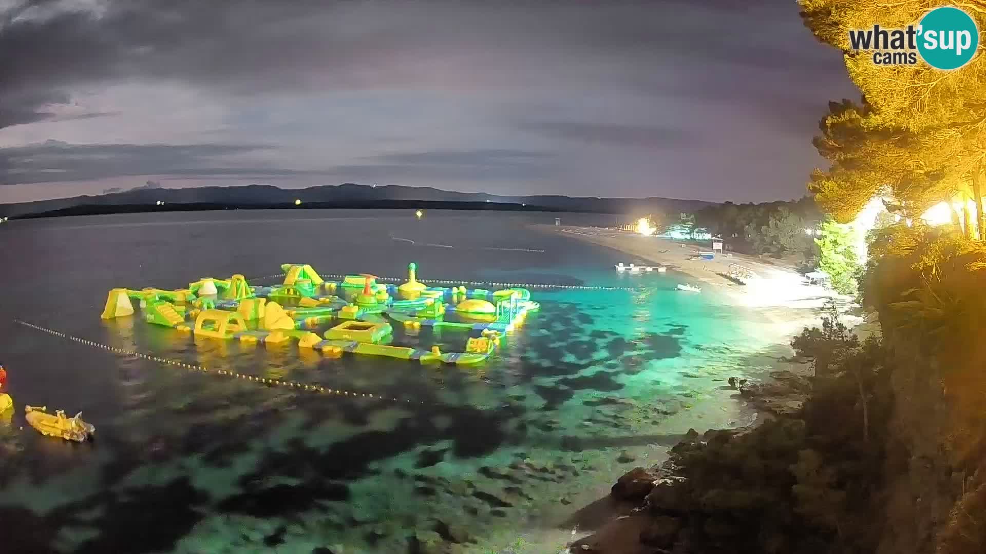 Web kamera Bol Zlatni Rat – Pogled uživo s otoka Brača