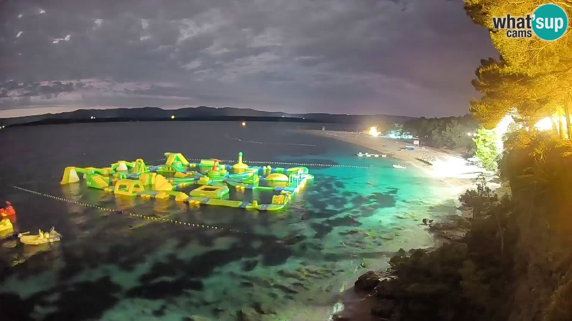 Web kamera Bol Zlatni Rat – Pogled uživo s otoka Brača