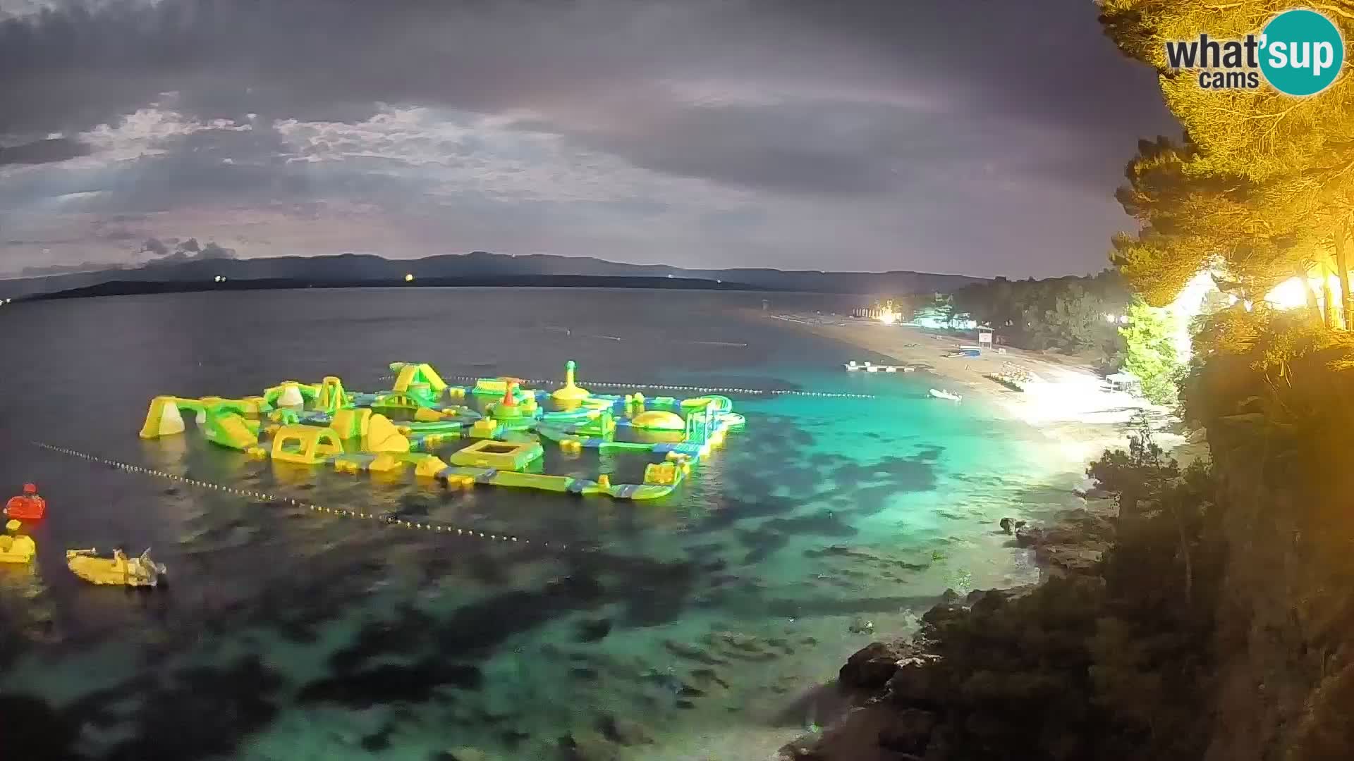 Web kamera Bol Zlatni Rat – Pogled uživo s otoka Brača
