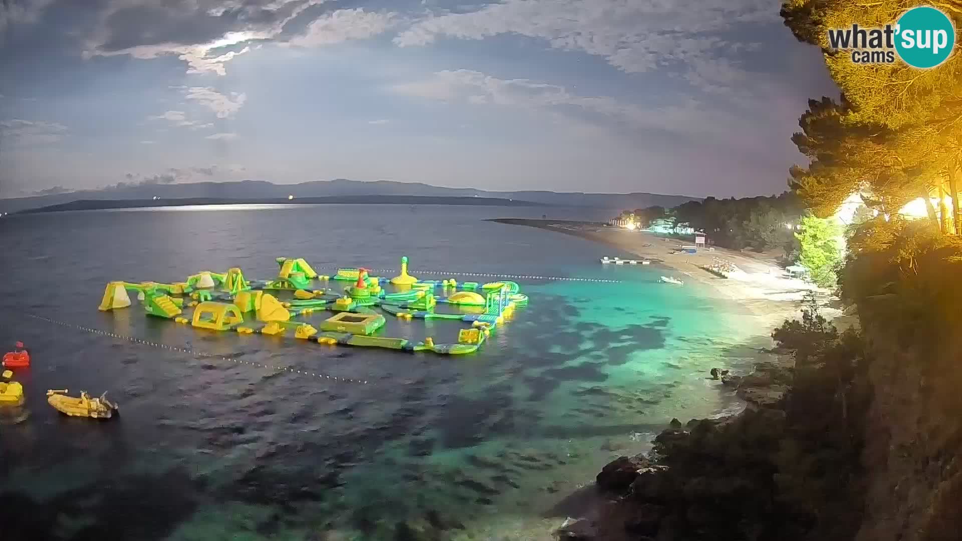 Web kamera Bol Zlatni Rat – Pogled uživo s otoka Brača