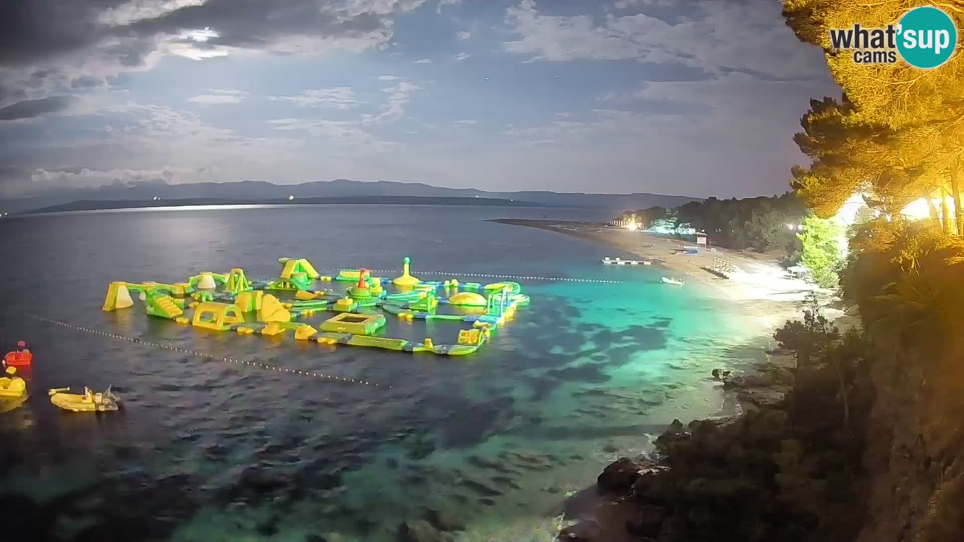 Web kamera Bol Zlatni Rat – Pogled uživo s otoka Brača
