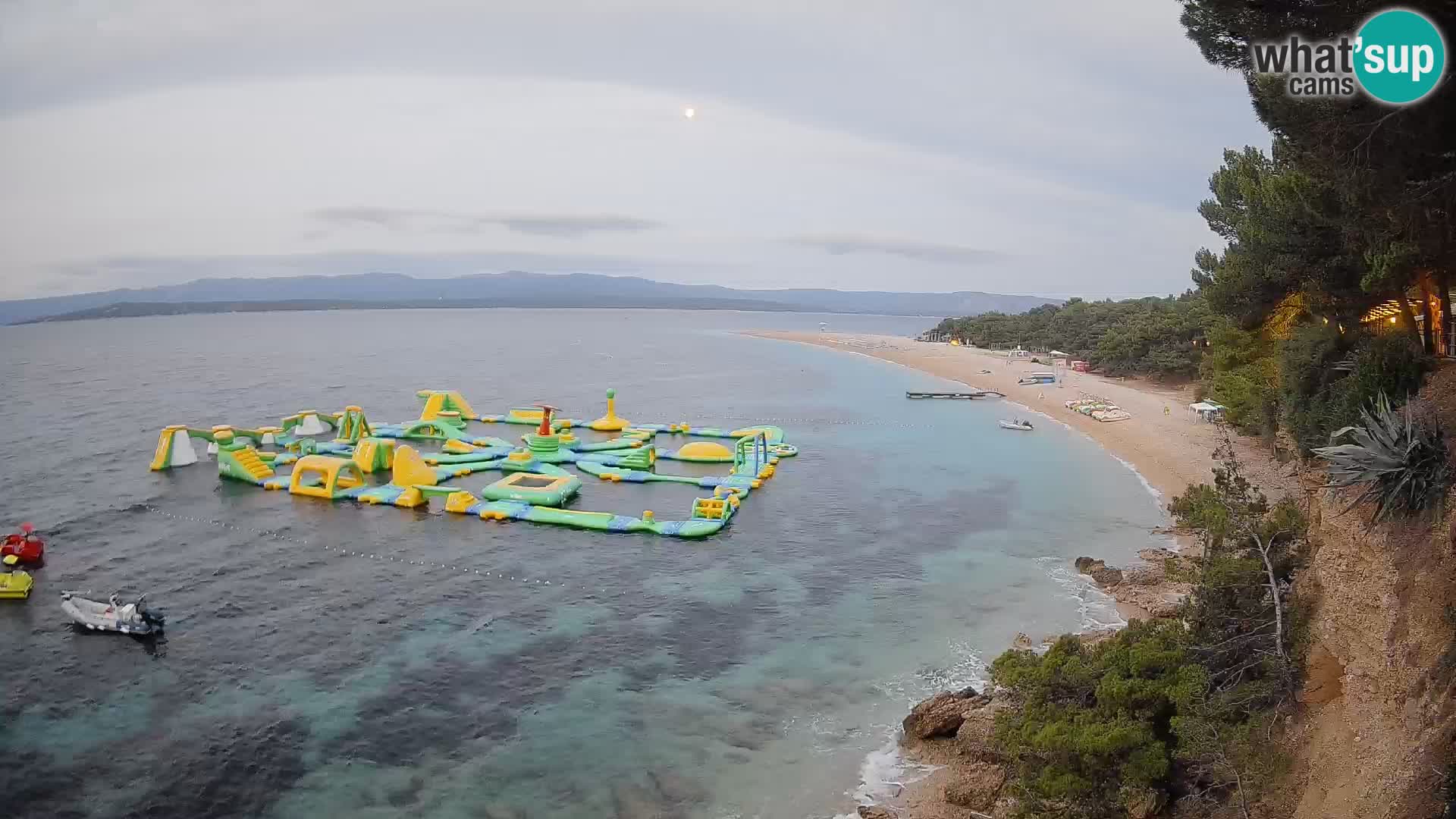 Spletna kamera Bol Zlatni Rat – Pogled v živo z otoka Brač