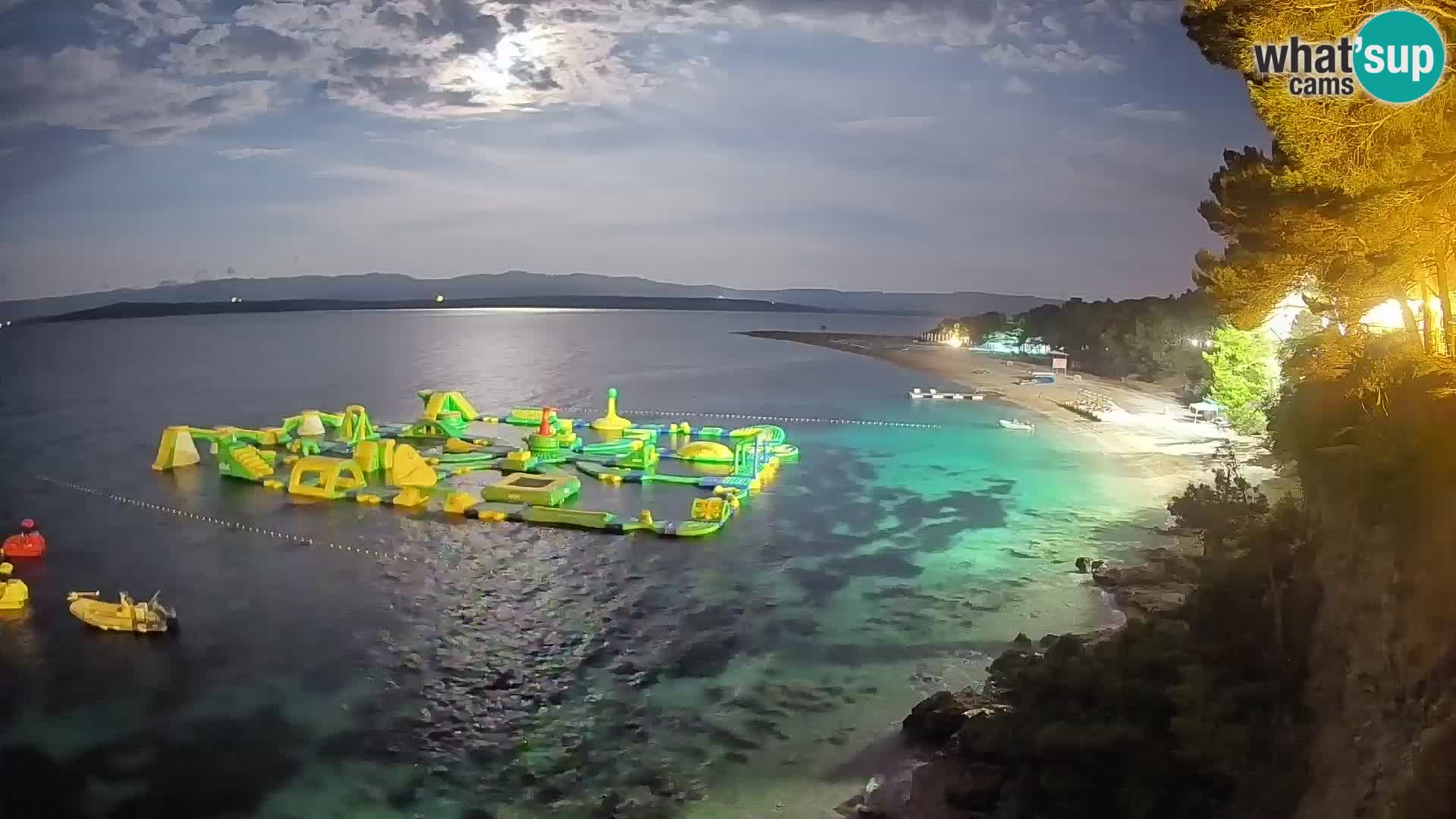 Spletna kamera Bol Zlatni Rat – Pogled v živo z otoka Brač
