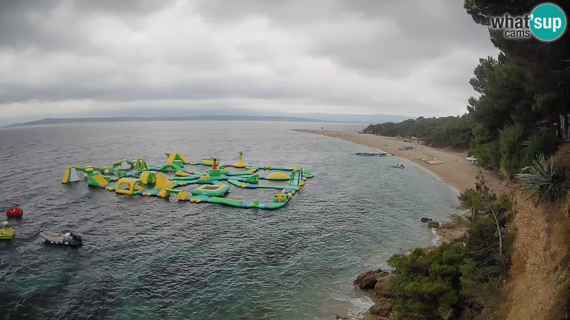 Web kamera Bol Zlatni Rat – Pogled uživo s otoka Brača