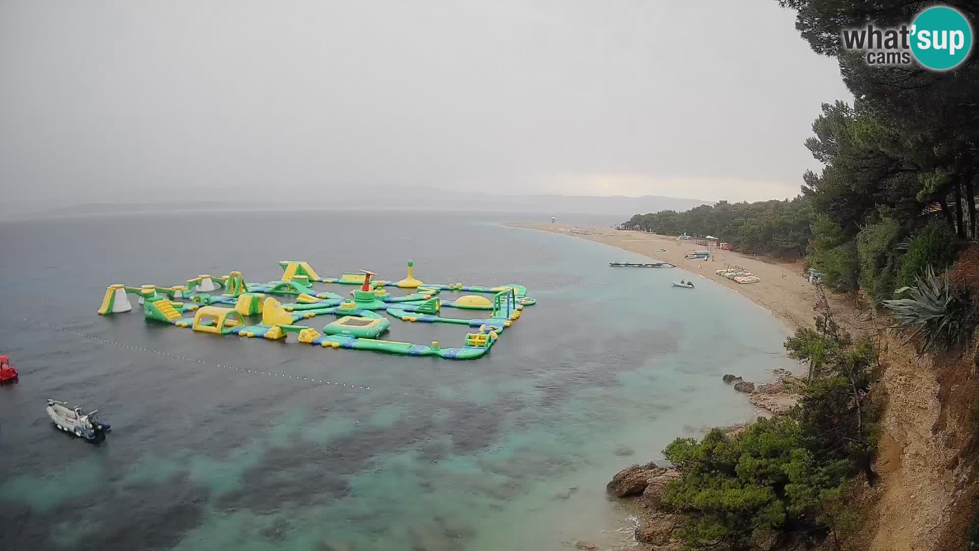 Spletna kamera Bol Zlatni Rat – Pogled v živo z otoka Brač