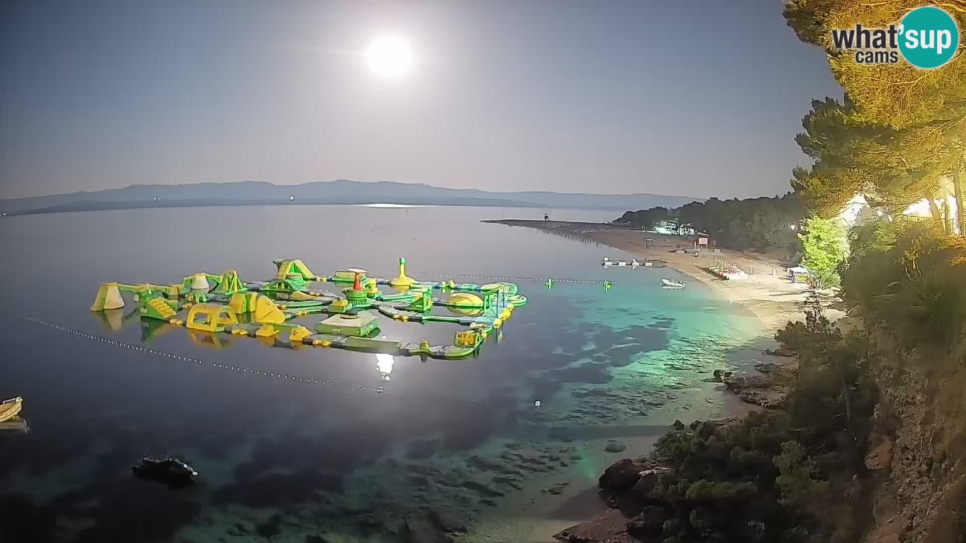 Web kamera Bol Zlatni Rat – Pogled uživo s otoka Brača