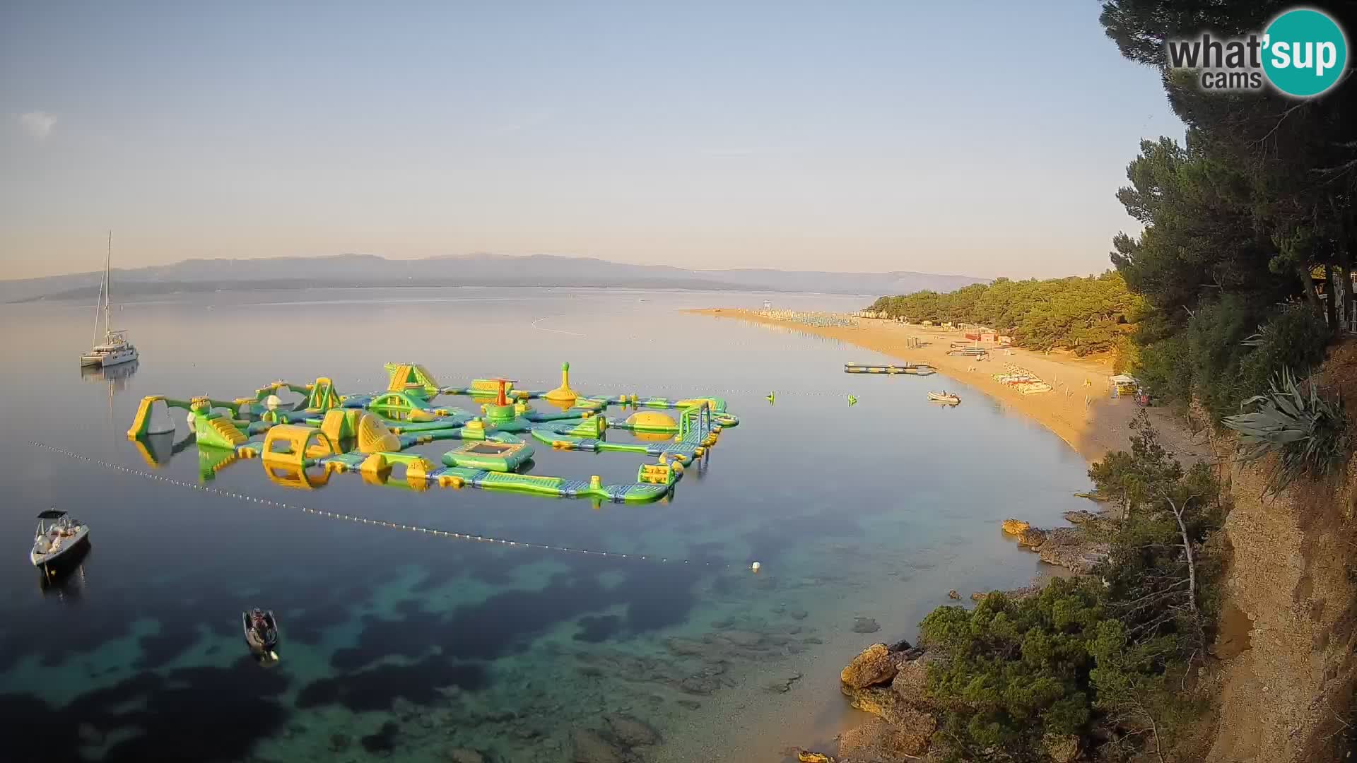 Web kamera Bol Zlatni Rat – Pogled uživo s otoka Brača