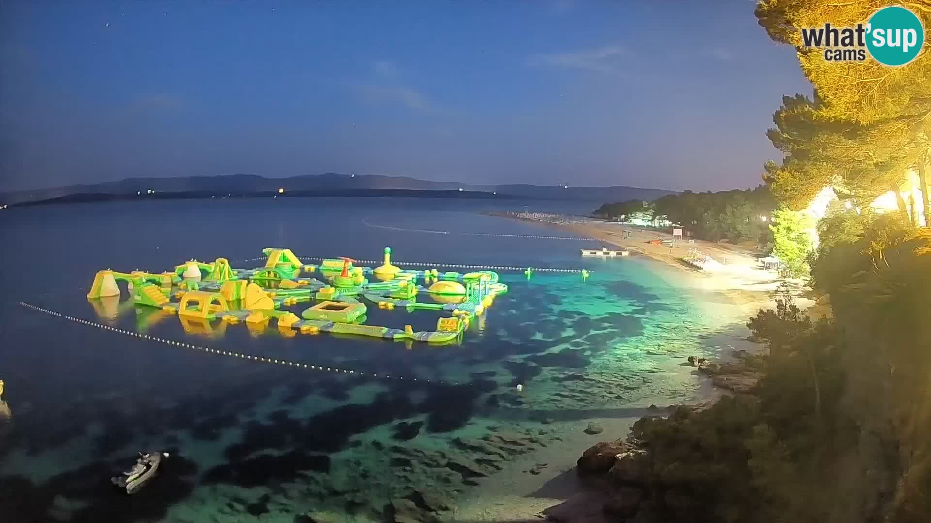 Web kamera Bol Zlatni Rat – Pogled uživo s otoka Brača
