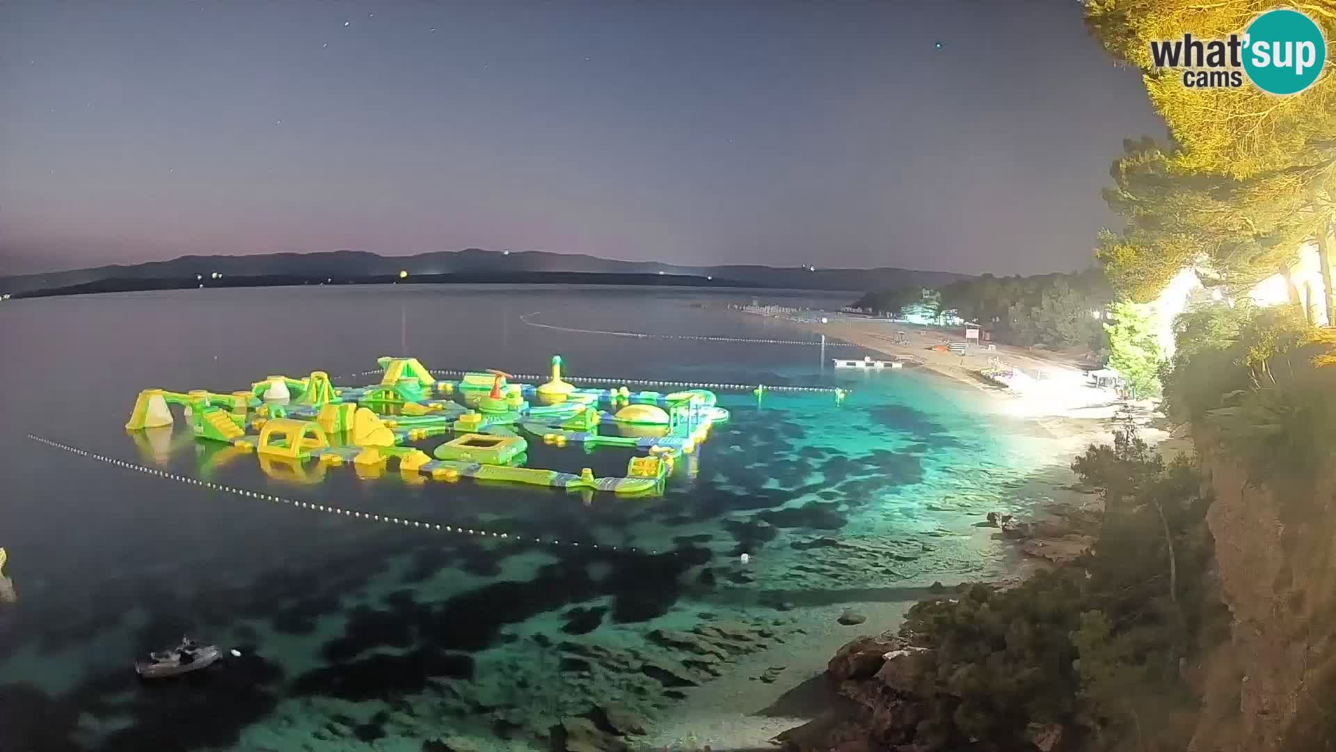 Web kamera Bol Zlatni Rat – Pogled uživo s otoka Brača