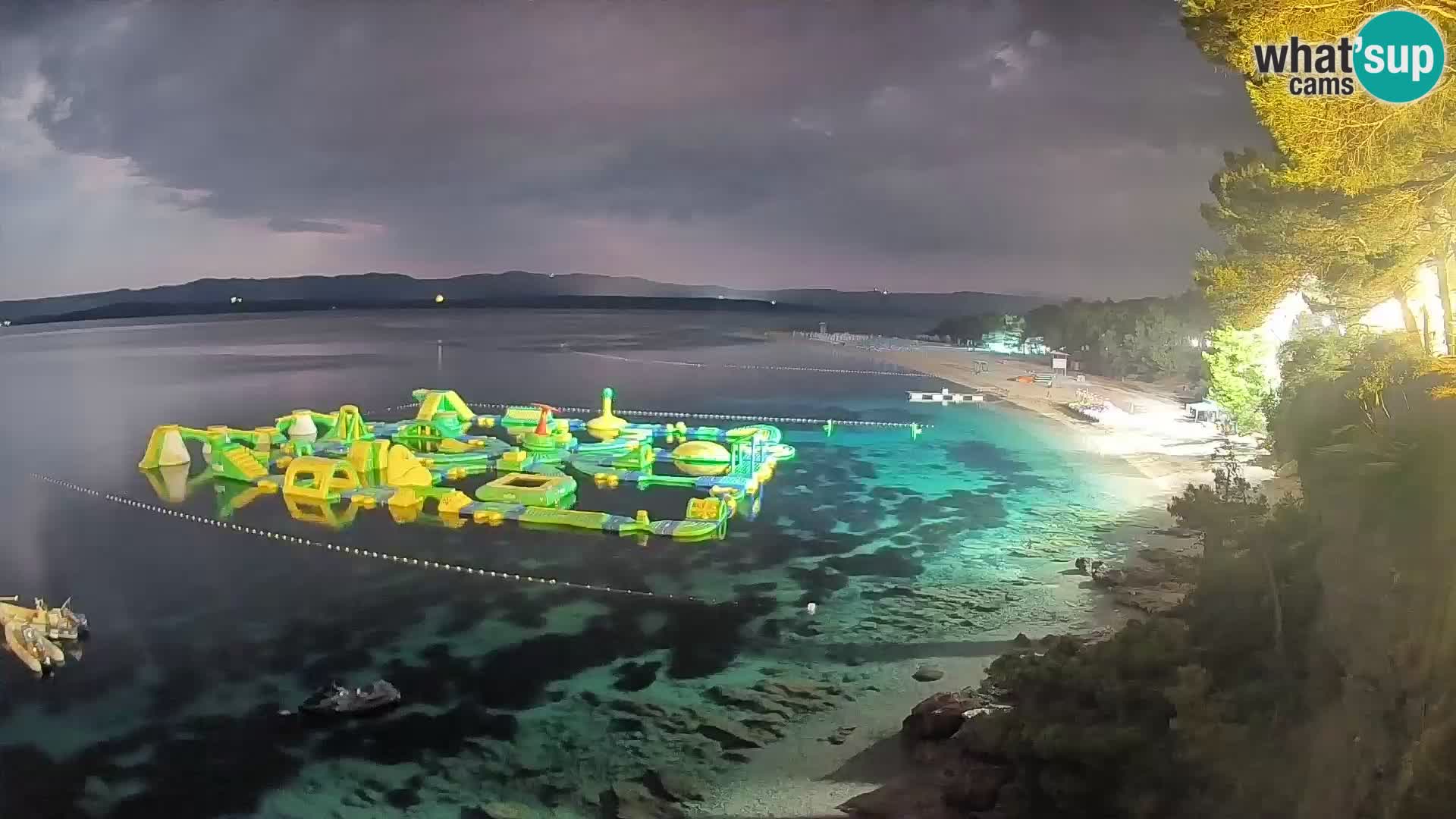 Spletna kamera Bol Zlatni Rat – Pogled v živo z otoka Brač