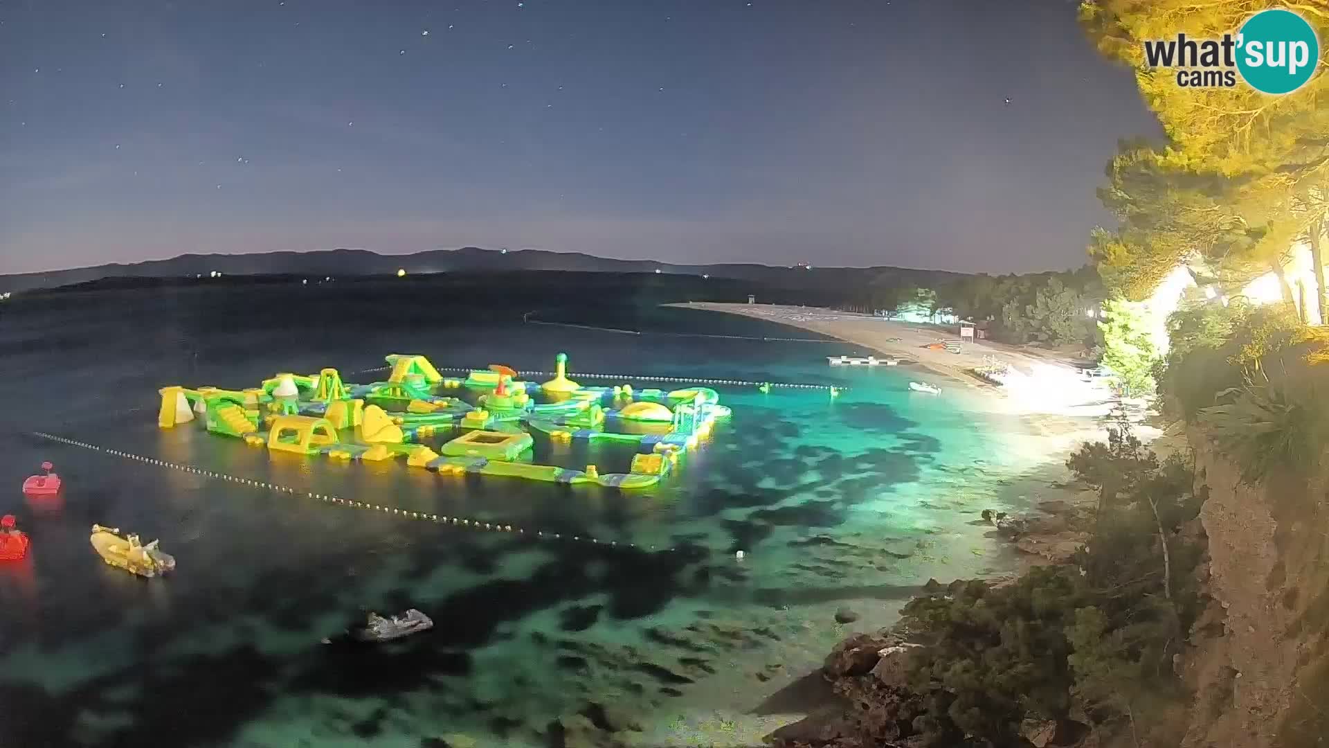Spletna kamera Bol Zlatni Rat – Pogled v živo z otoka Brač