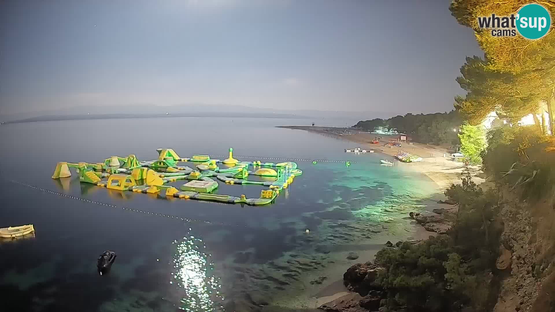 Spletna kamera Bol Zlatni Rat – Pogled v živo z otoka Brač