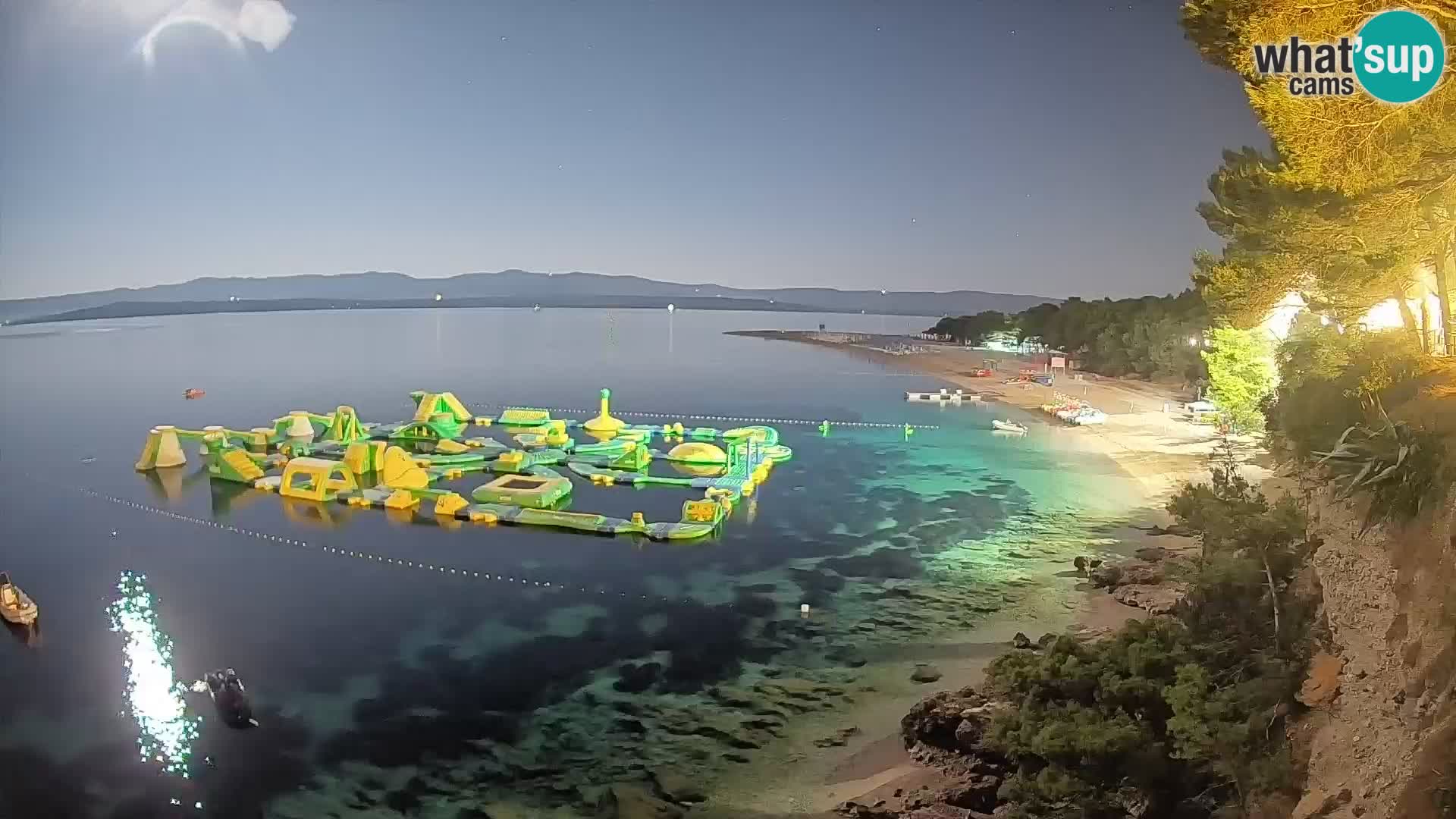 Web kamera Bol Zlatni Rat – Pogled uživo s otoka Brača