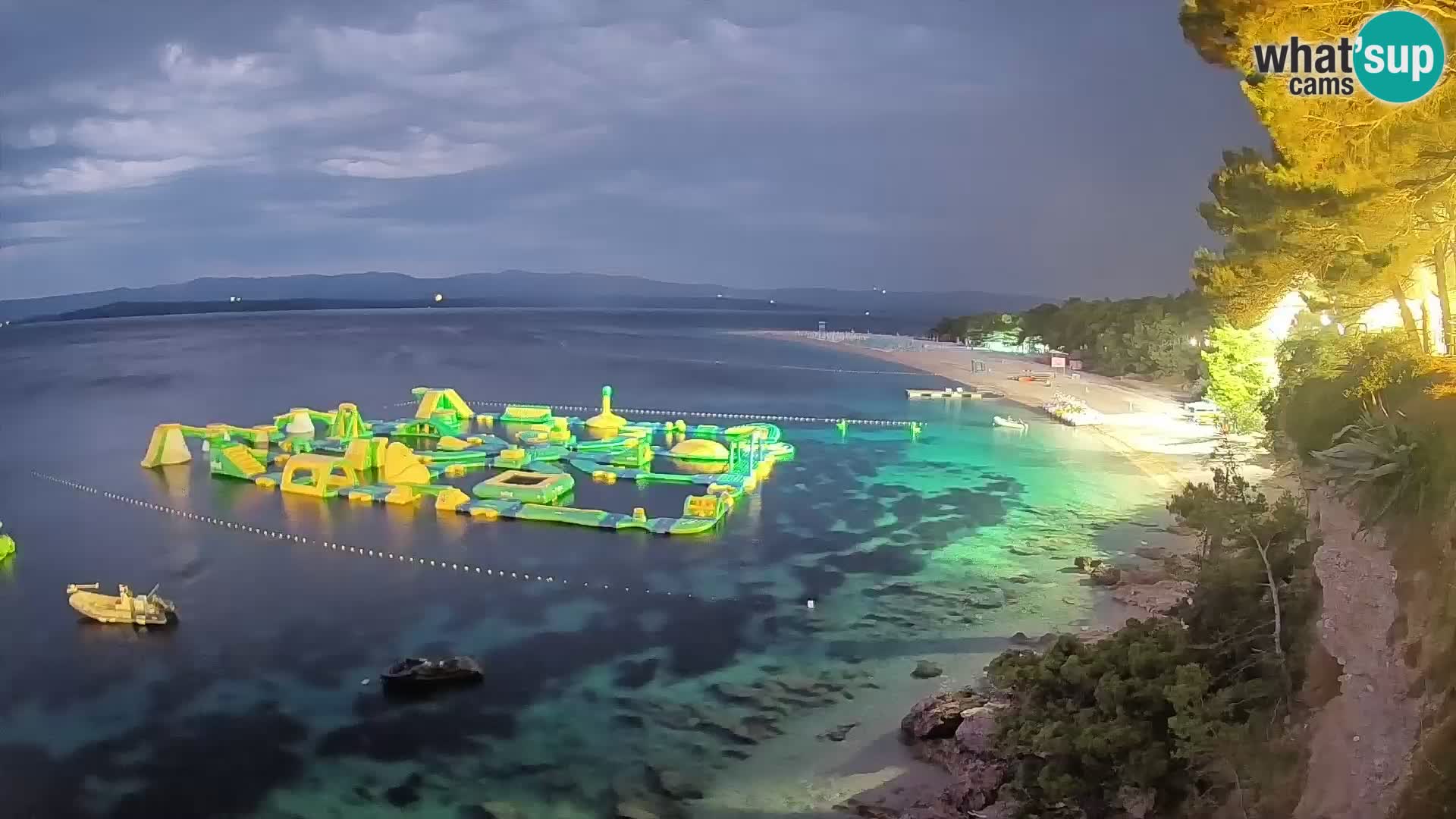 Web kamera Bol Zlatni Rat – Pogled uživo s otoka Brača