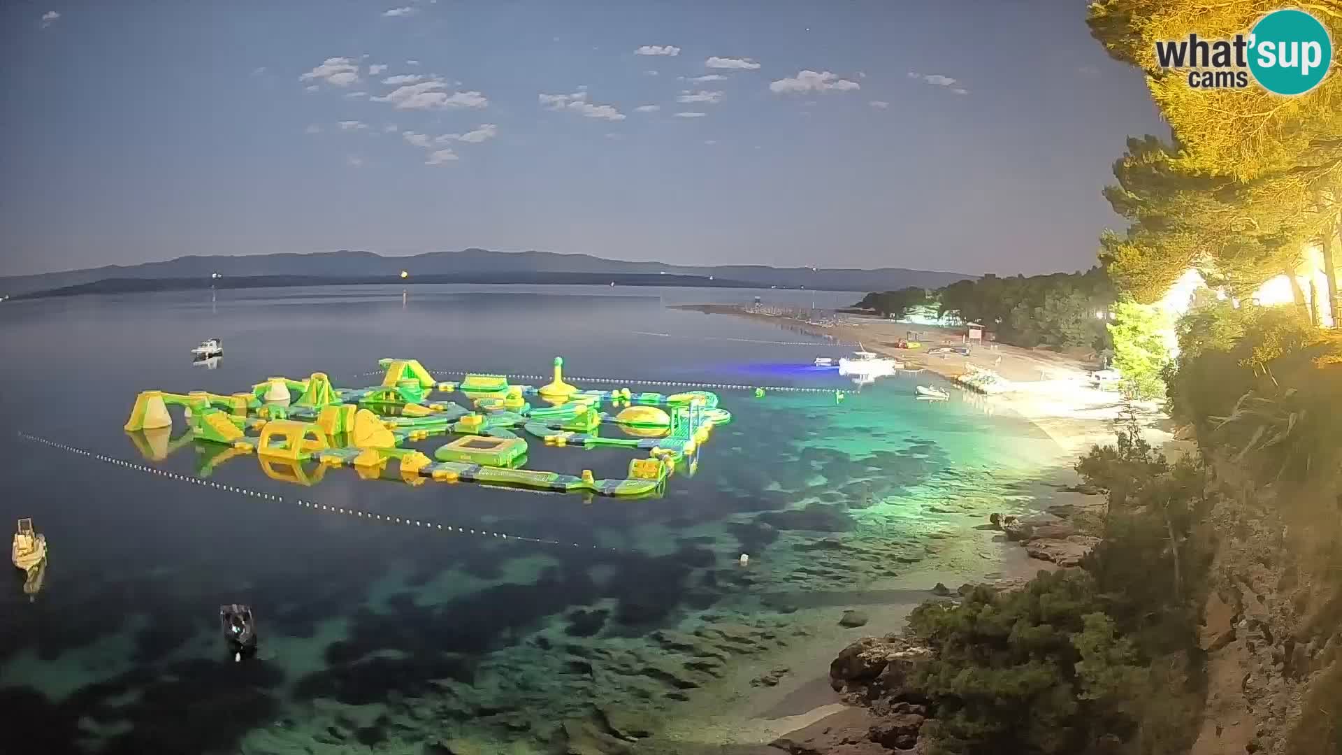 Web kamera Bol Zlatni Rat – Pogled uživo s otoka Brača