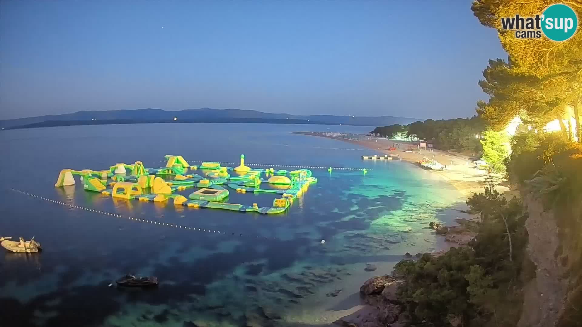 Web kamera Bol Zlatni Rat – Pogled uživo s otoka Brača