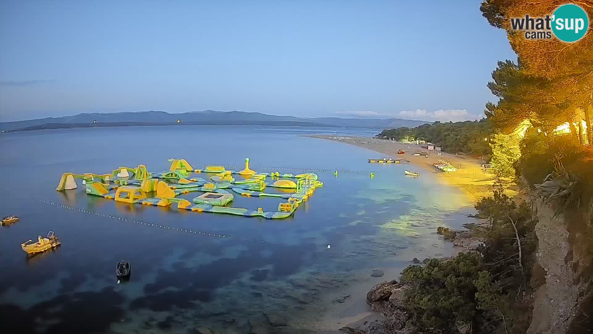 Web kamera Bol Zlatni Rat – Pogled uživo s otoka Brača