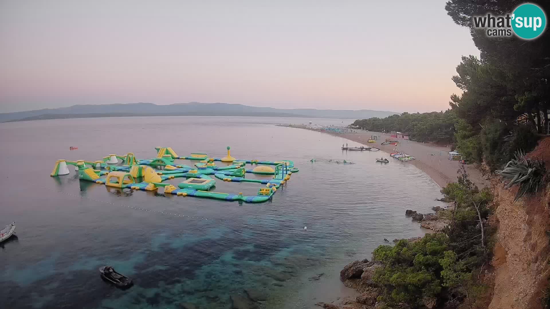 Spletna kamera Bol Zlatni Rat – Pogled v živo z otoka Brač