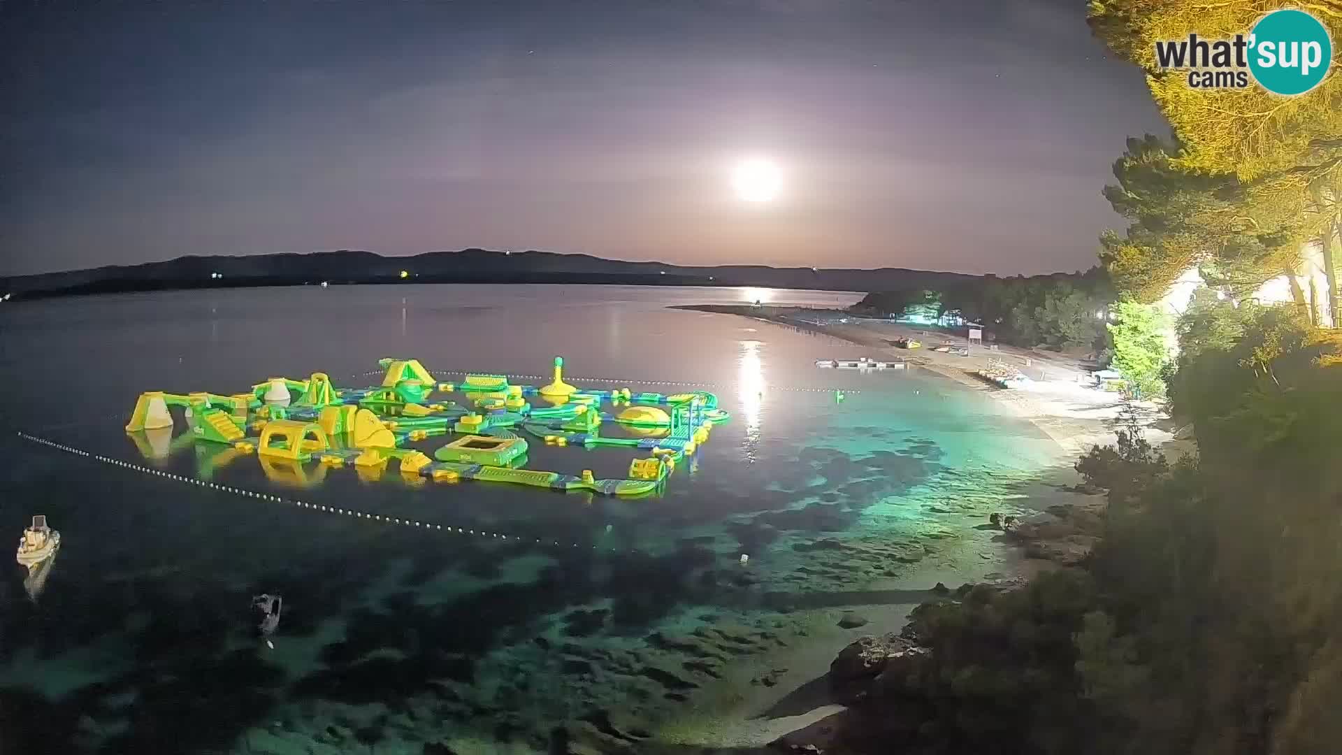 Web kamera Bol Zlatni Rat – Pogled uživo s otoka Brača