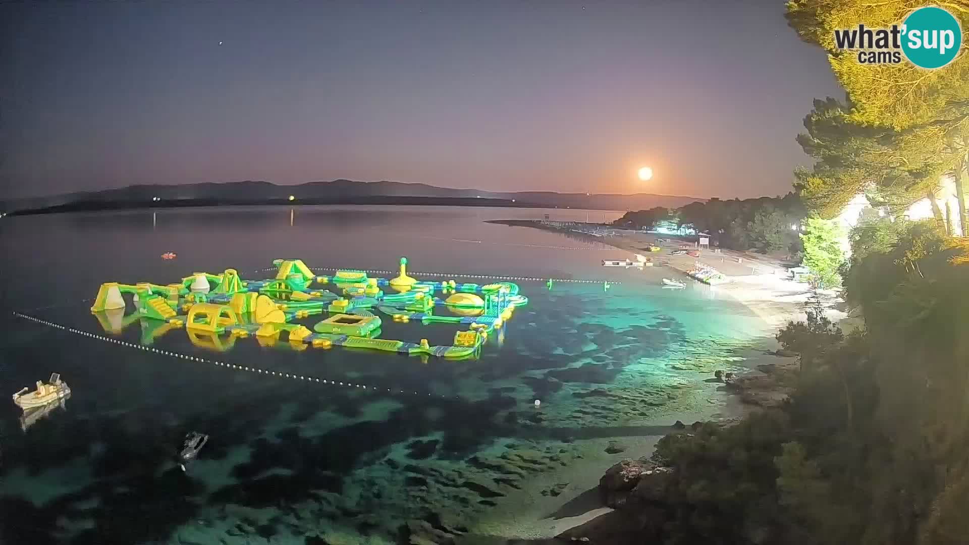 Spletna kamera Bol Zlatni Rat – Pogled v živo z otoka Brač