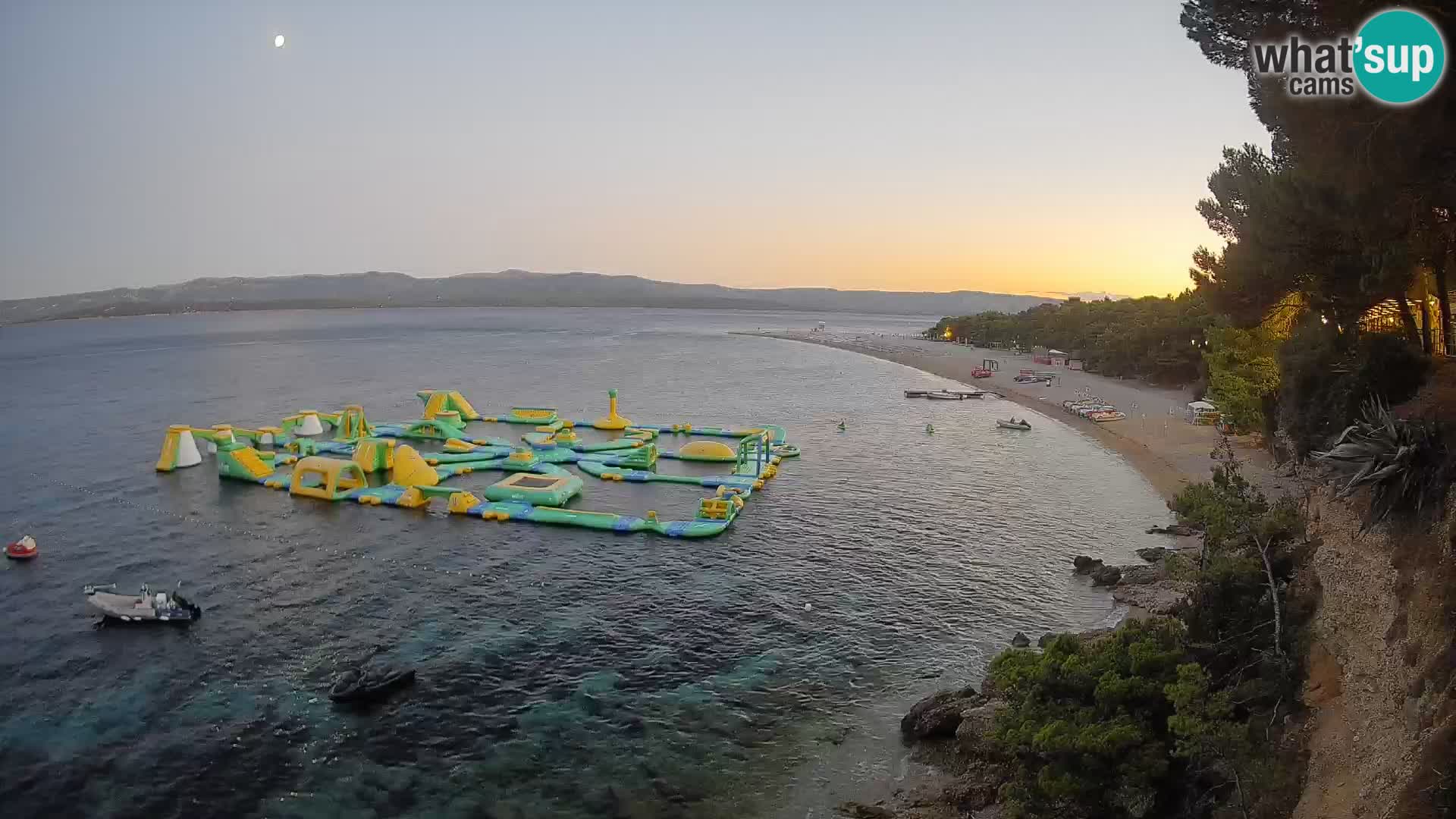 Web kamera Bol Zlatni Rat – Pogled uživo s otoka Brača