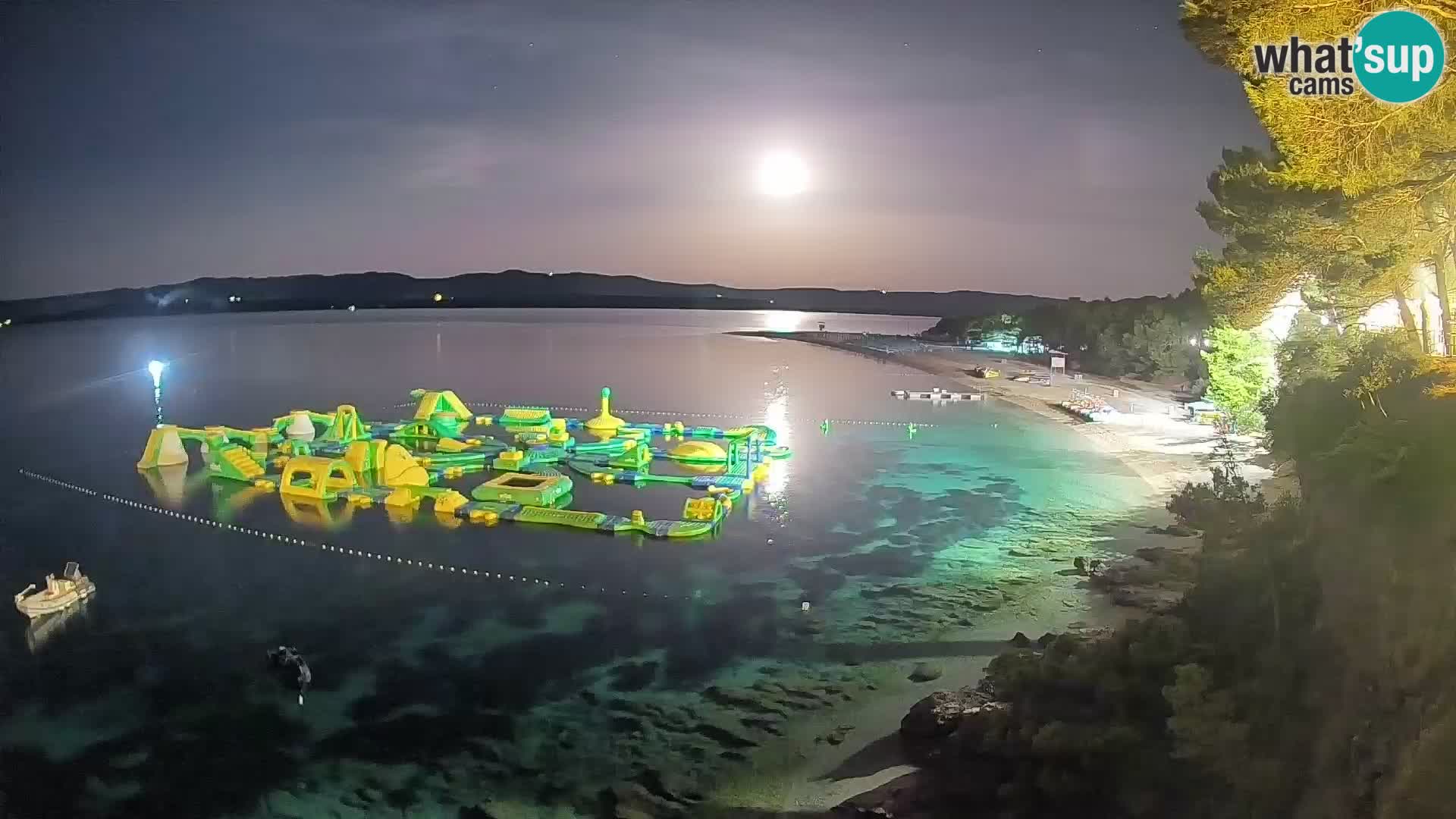 Web kamera Bol Zlatni Rat – Pogled uživo s otoka Brača